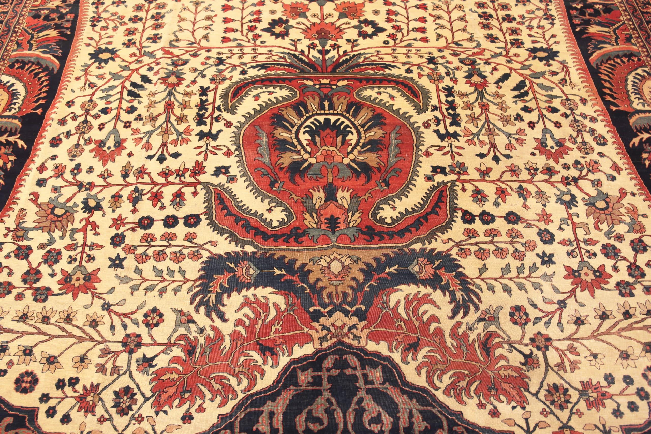 Antiker persischer Sarouk Farahan-Teppich aus Sarouk. 12 Fuß 3 Zoll x 18 Fuß 6 Zoll (Persisch) im Angebot