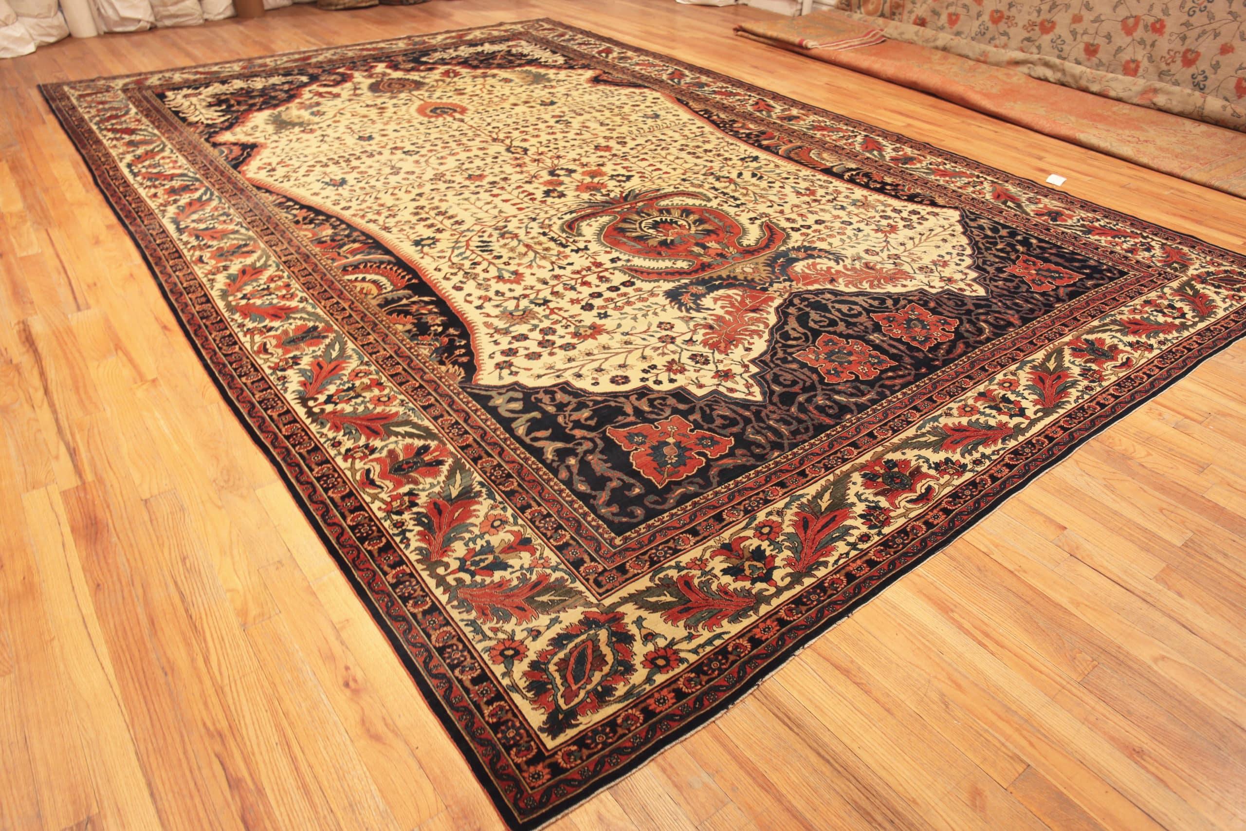 Antiker persischer Sarouk Farahan-Teppich aus Sarouk. 12 Fuß 3 Zoll x 18 Fuß 6 Zoll (Handgeknüpft) im Angebot