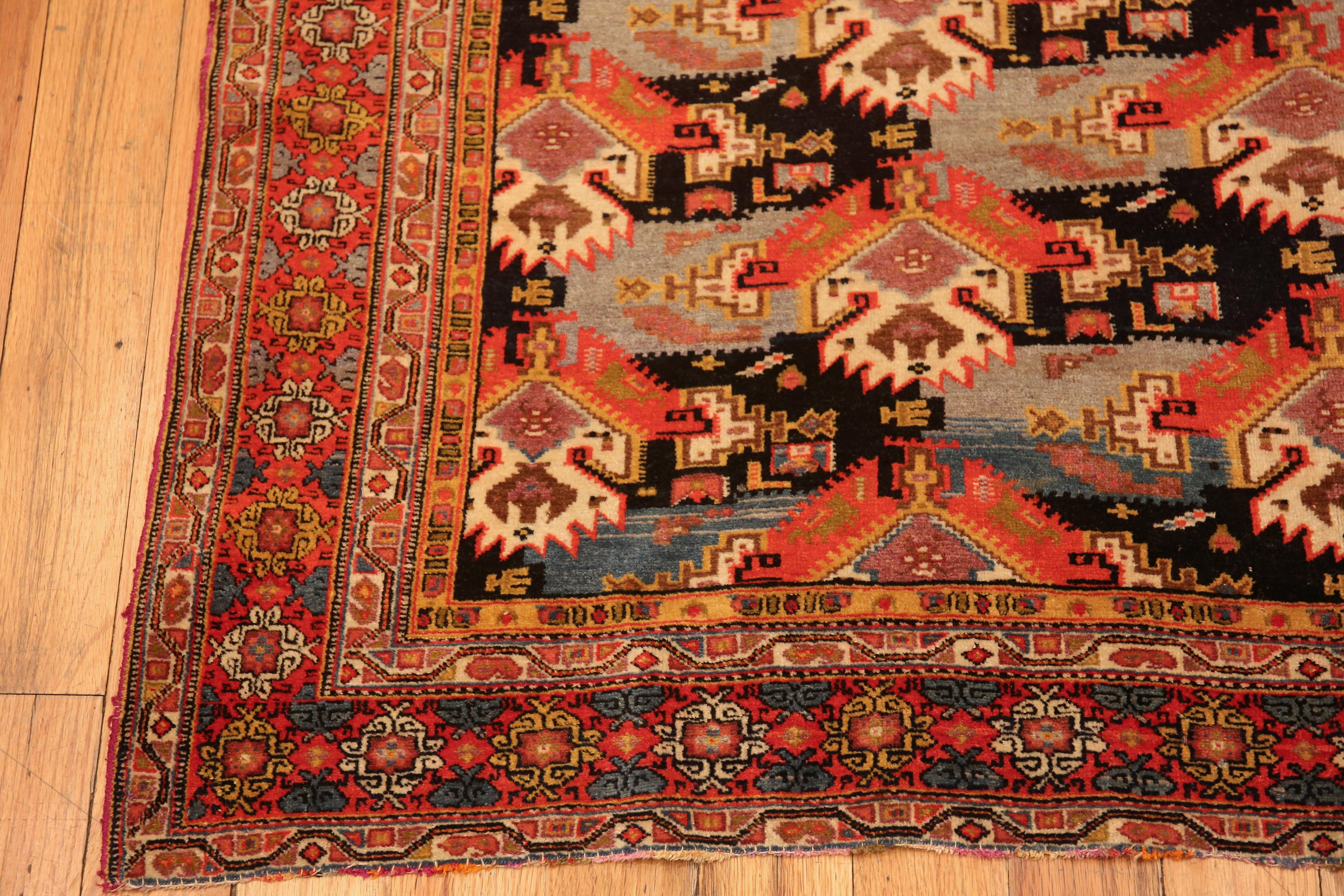 Hand-Woven Antique Persian Senneh Rug. 4 ft 6 in x 6 ft 11 in For Sale