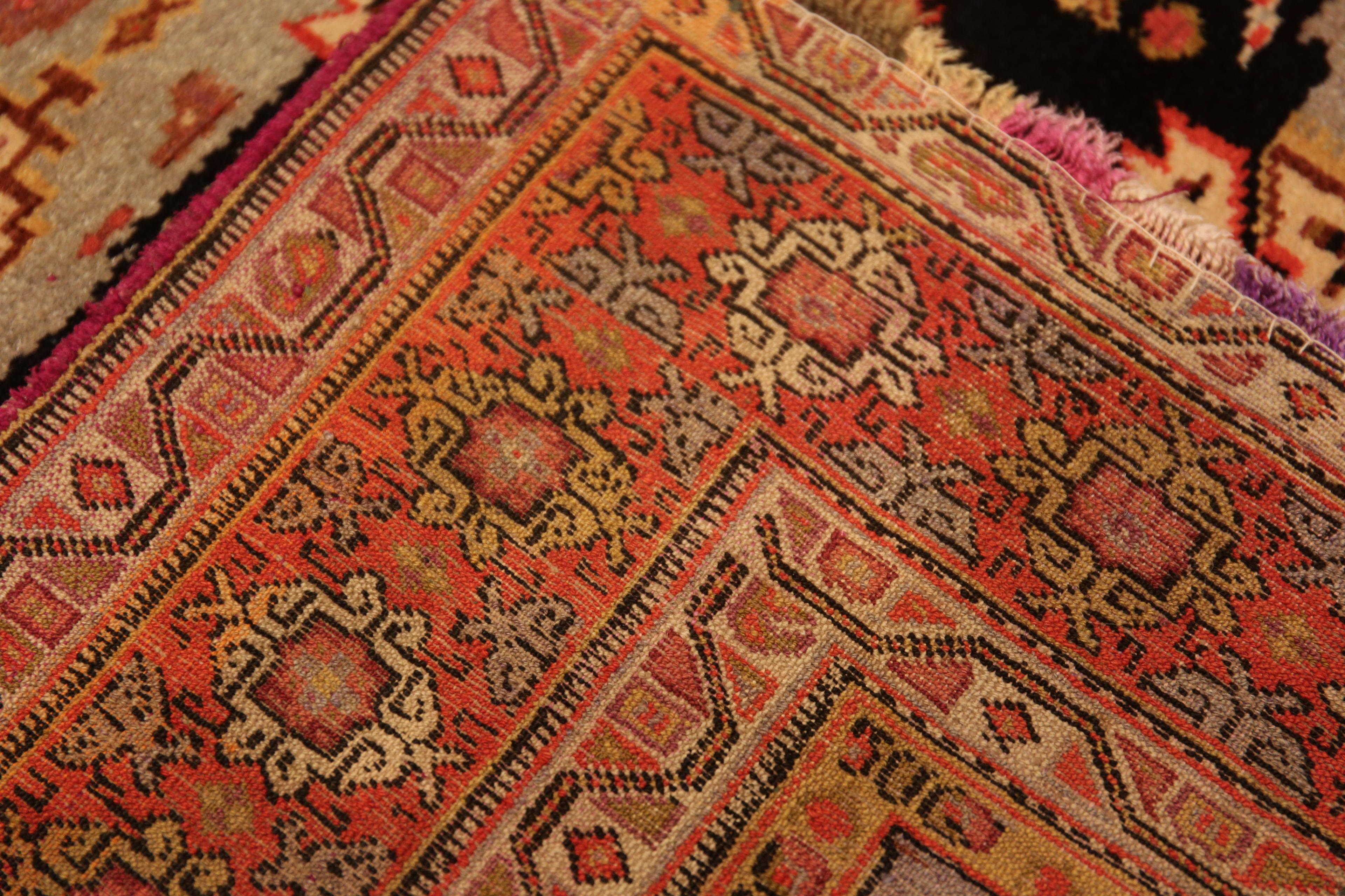 Antique Persian Senneh Rug. 4 ft 6 in x 6 ft 11 in For Sale 1