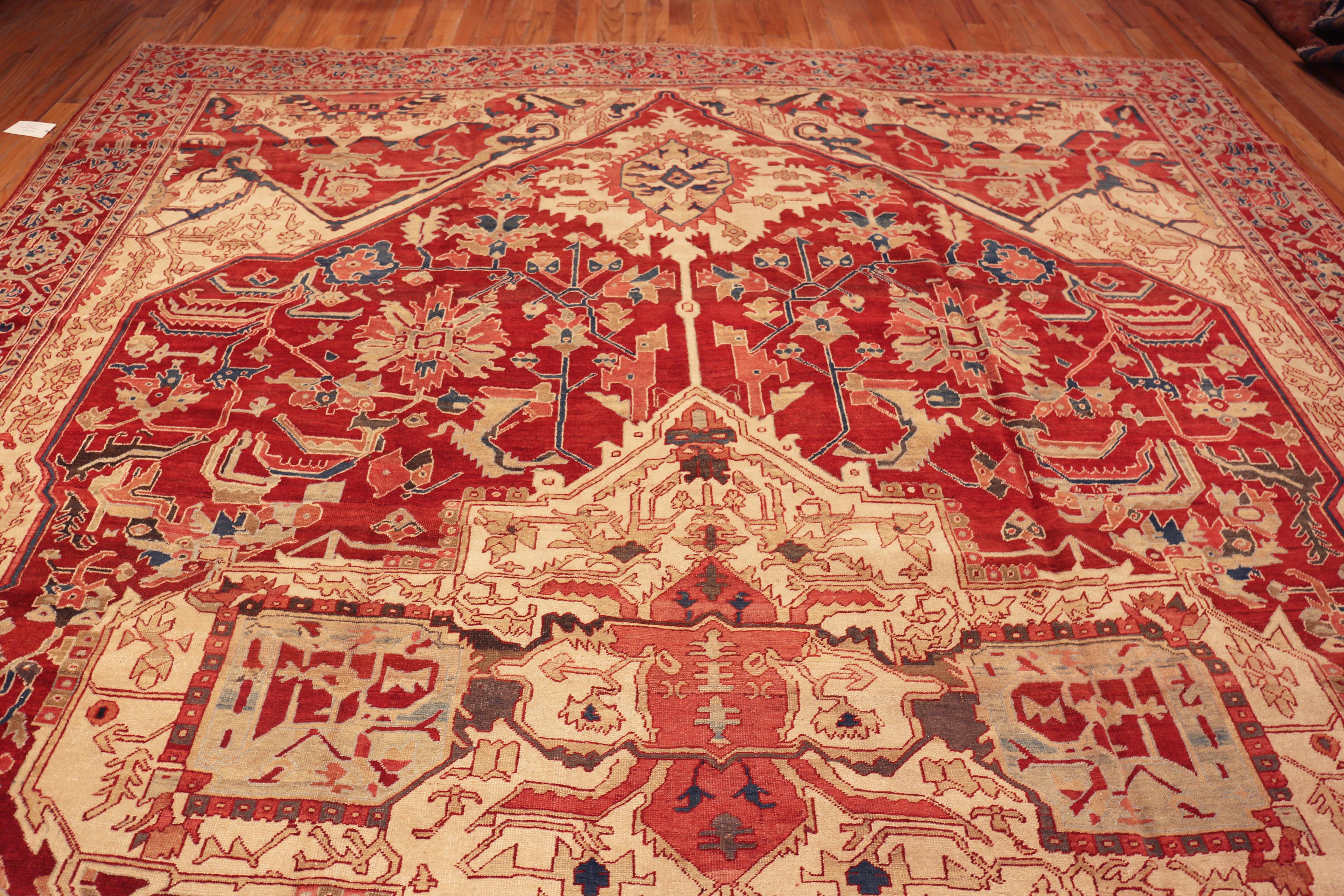 Nazmiyal Collection Antique Persian Serapi Rug 12 ft x 16 ft (Heriz Serapi) im Angebot