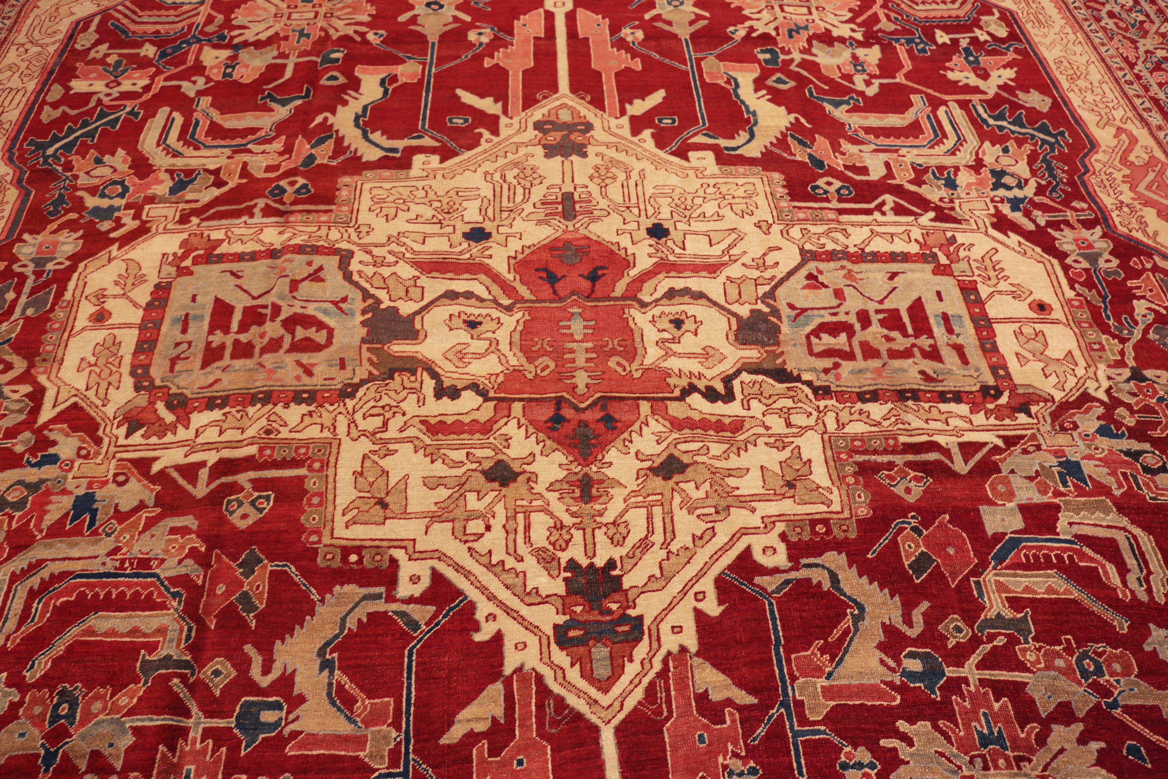 Nazmiyal Collection Antique Persian Serapi Rug 12 ft x 16 ft (Persisch) im Angebot