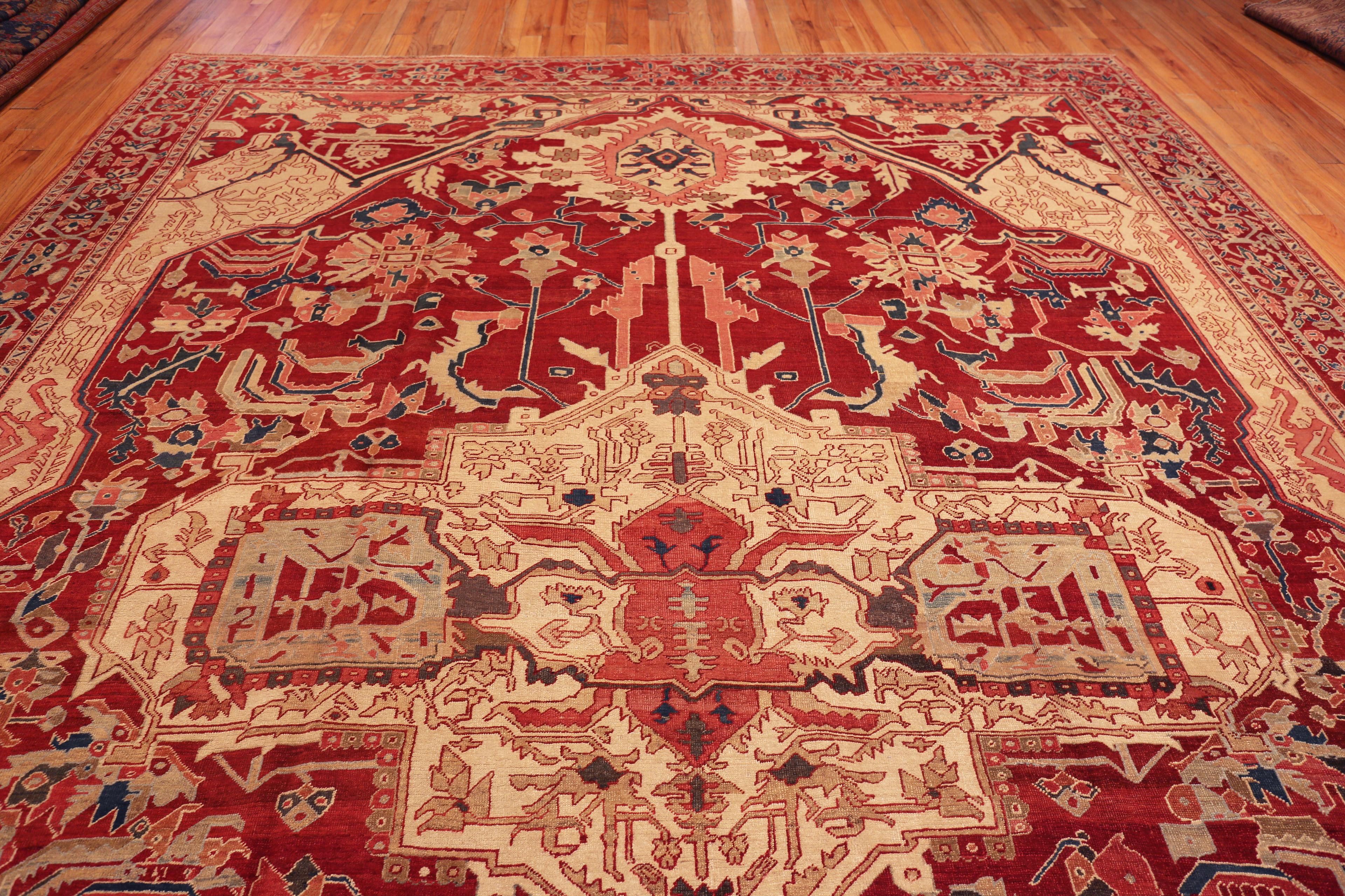 Nazmiyal Collection Antique Persian Serapi Rug 12 ft x 16 ft (Handgeknüpft) im Angebot