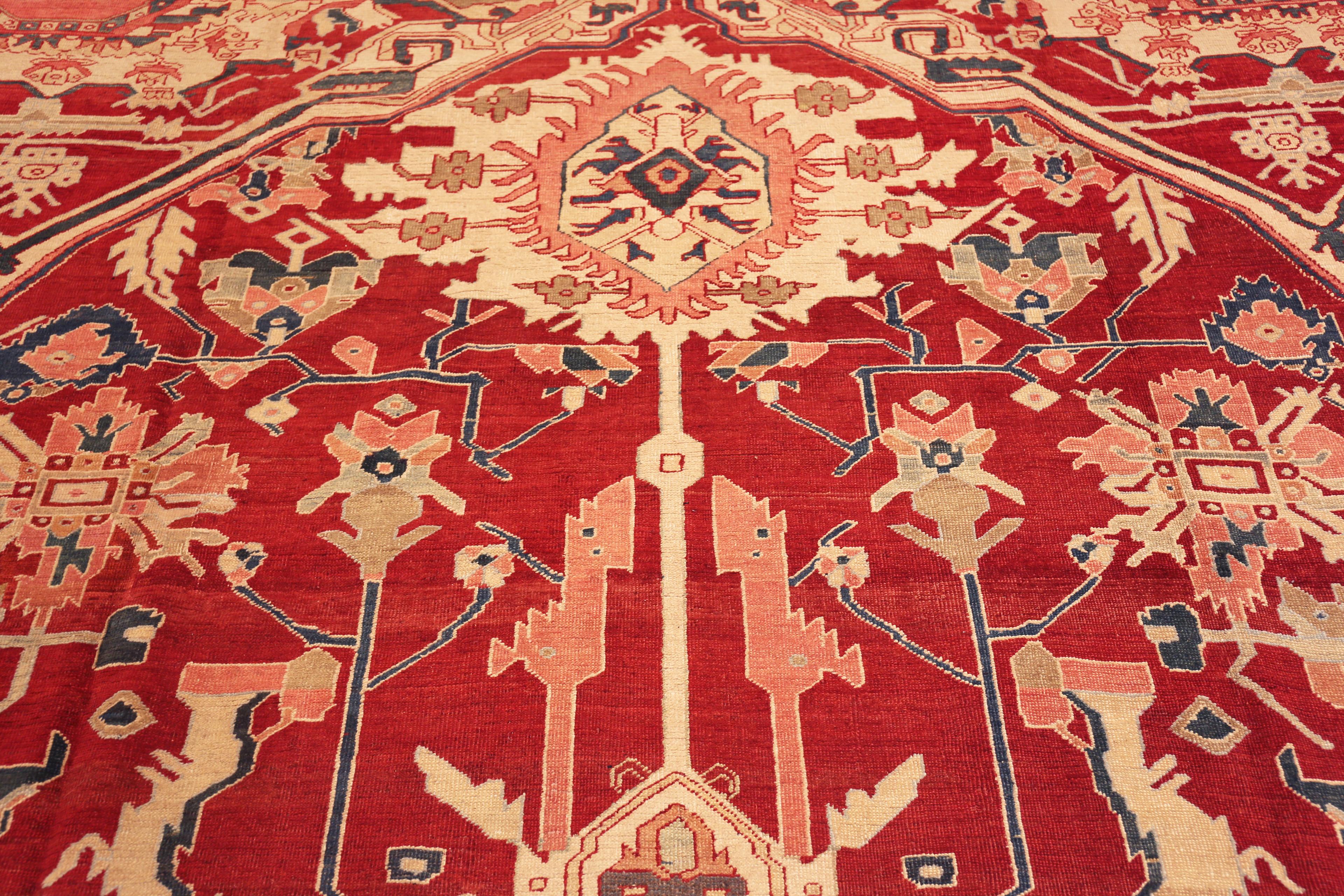 Nazmiyal Collection Antique Persian Serapi Rug 12 ft x 16 ft im Zustand „Gut“ im Angebot in New York, NY