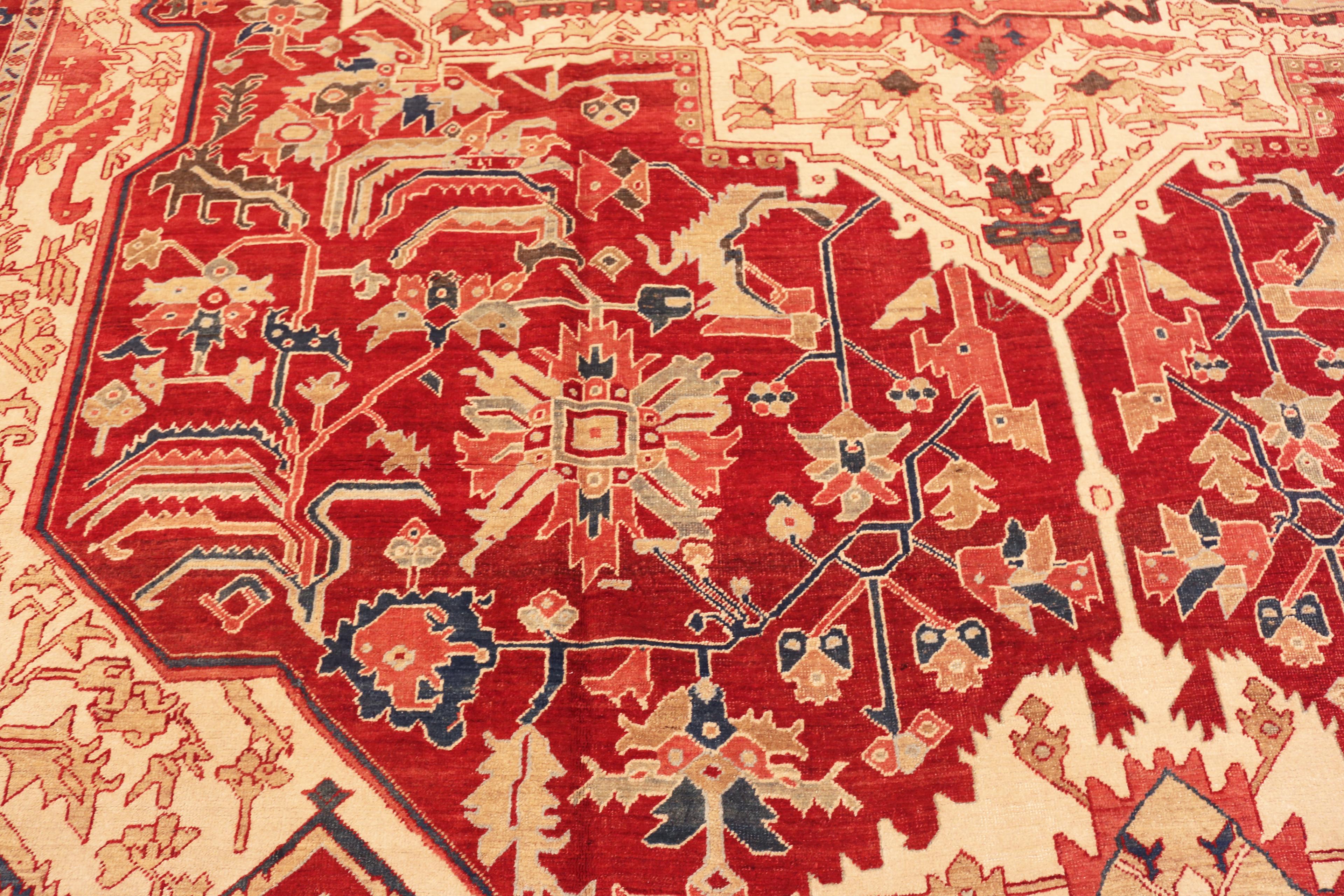 Nazmiyal Collection Antique Persian Serapi Rug 12 ft x 16 ft (20. Jahrhundert) im Angebot