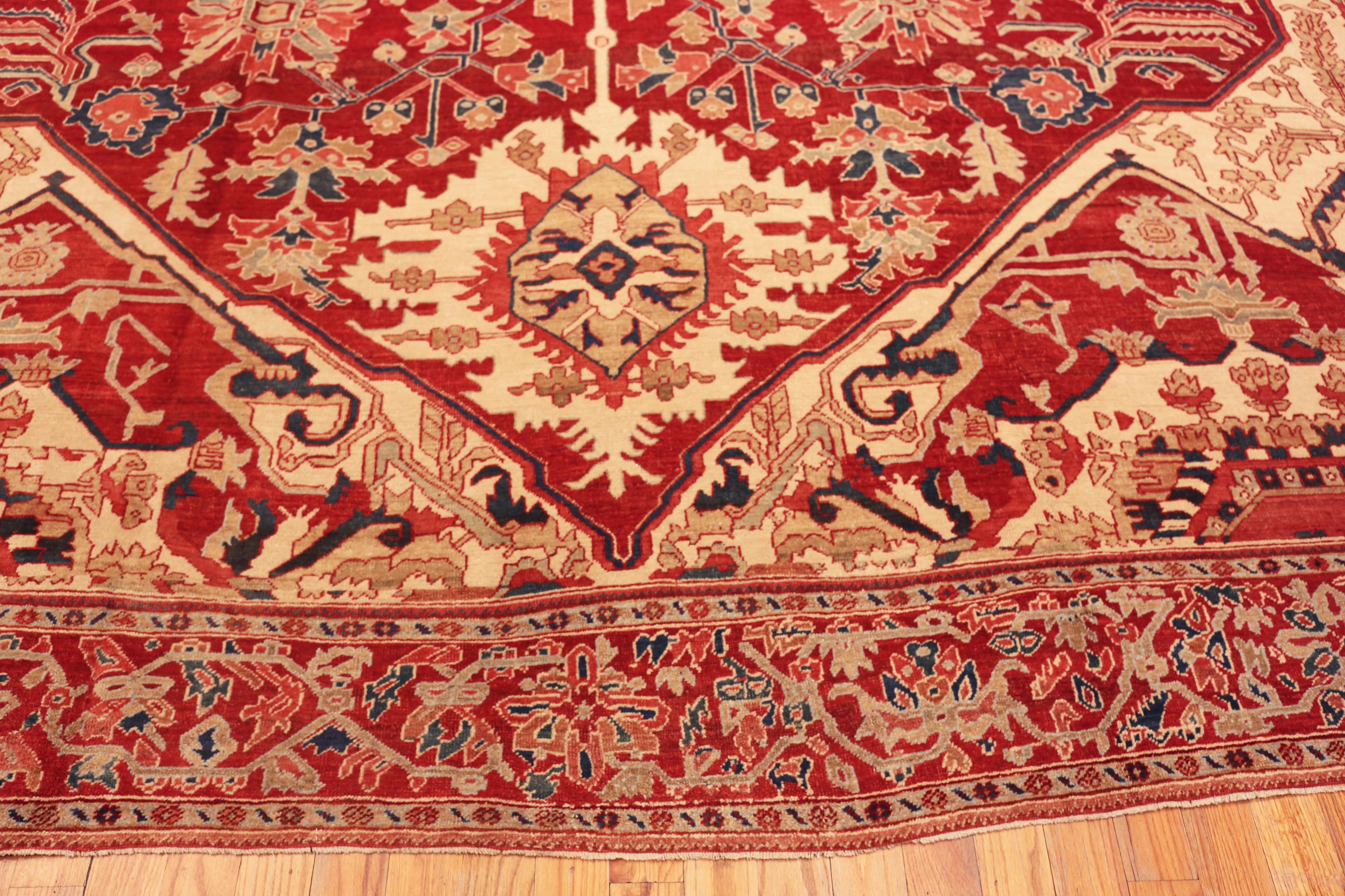 Nazmiyal Collection Antique Persian Serapi Rug 12 ft x 16 ft (Wolle) im Angebot
