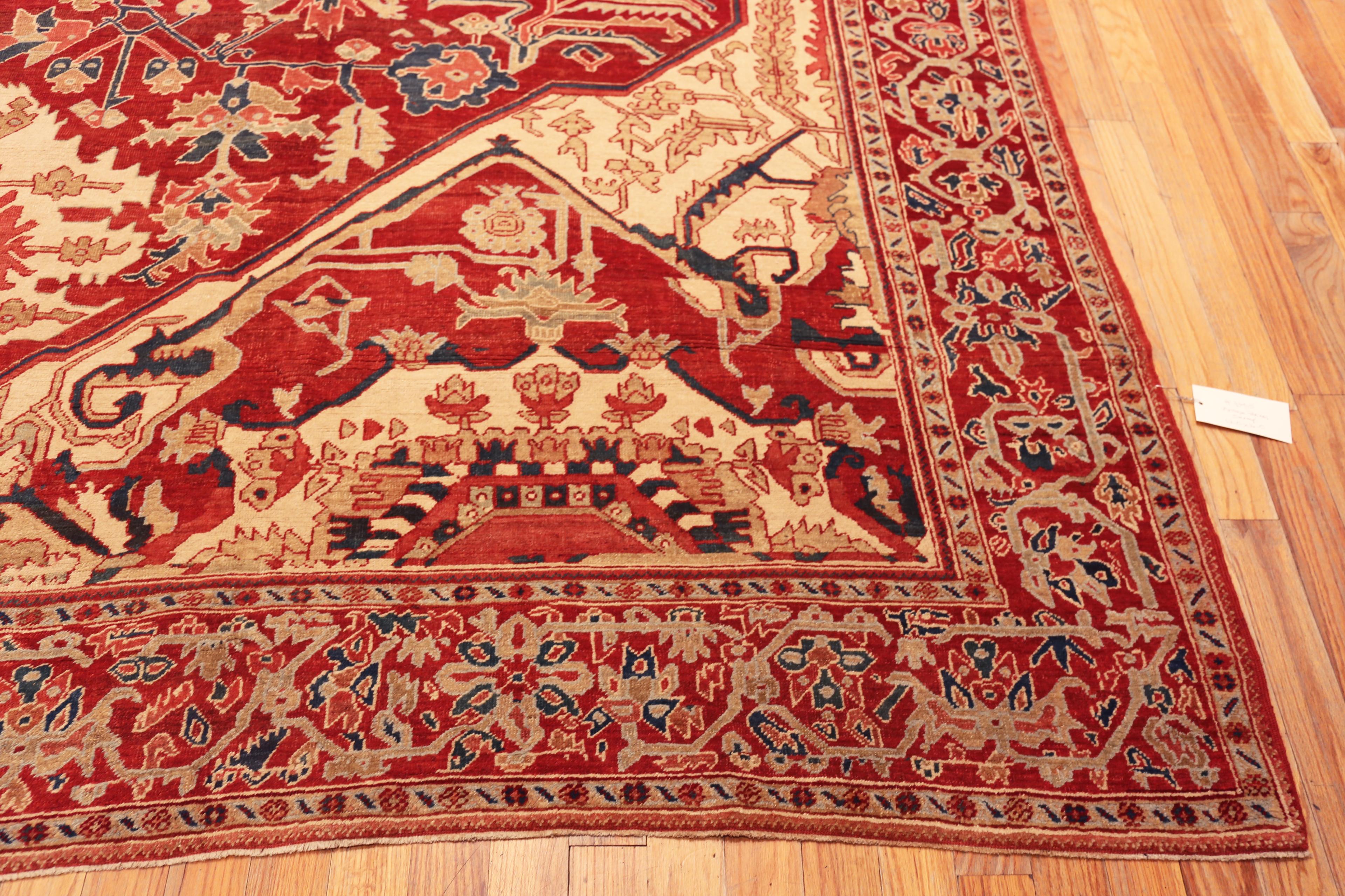 Nazmiyal Collection Antique Persian Serapi Rug 12 ft x 16 ft im Angebot 1