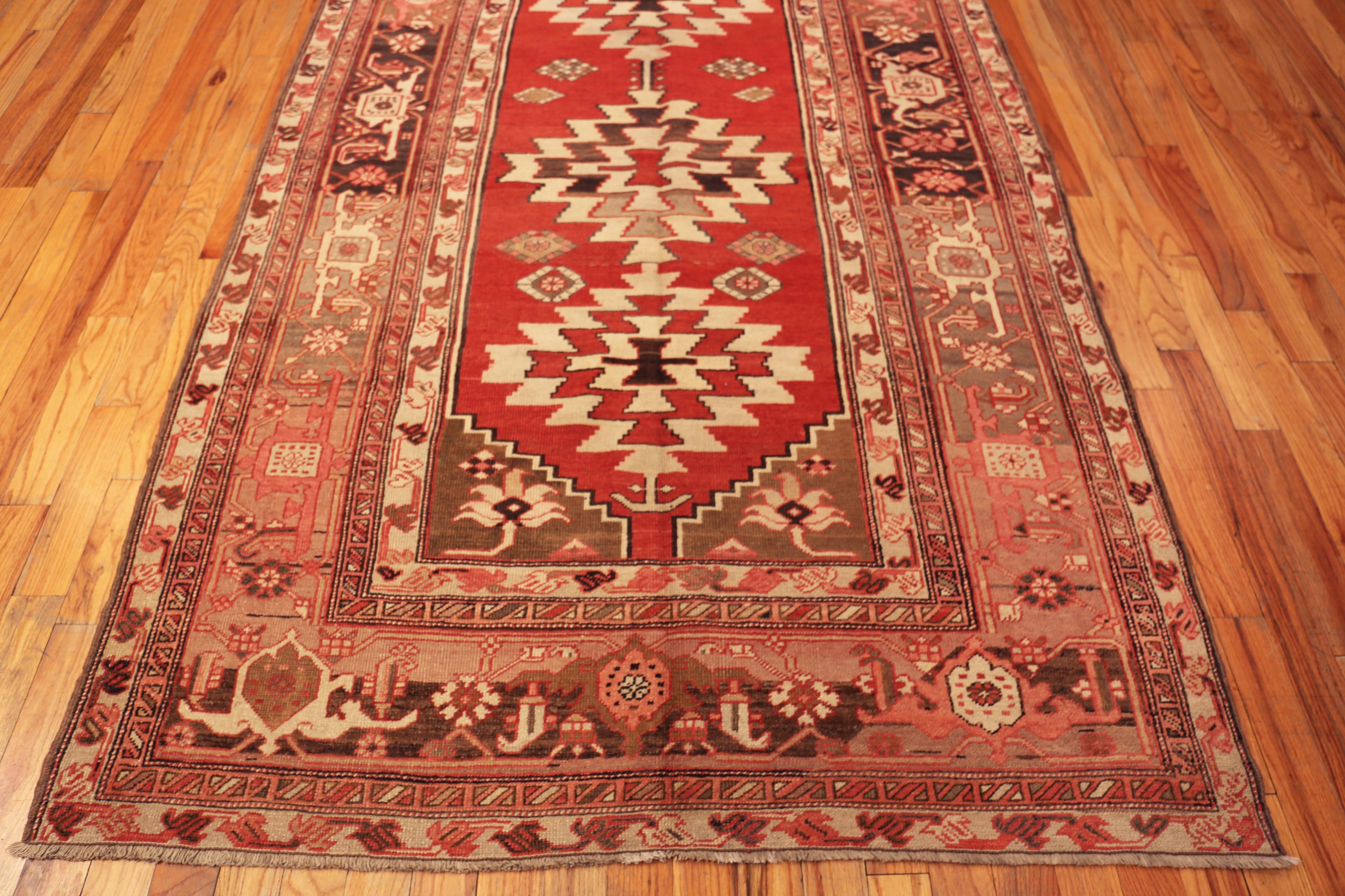 Persiano Nazmiyal Collection Antique Persian Serapi Rug 5 ft 8 in x 11 ft 7 in in vendita