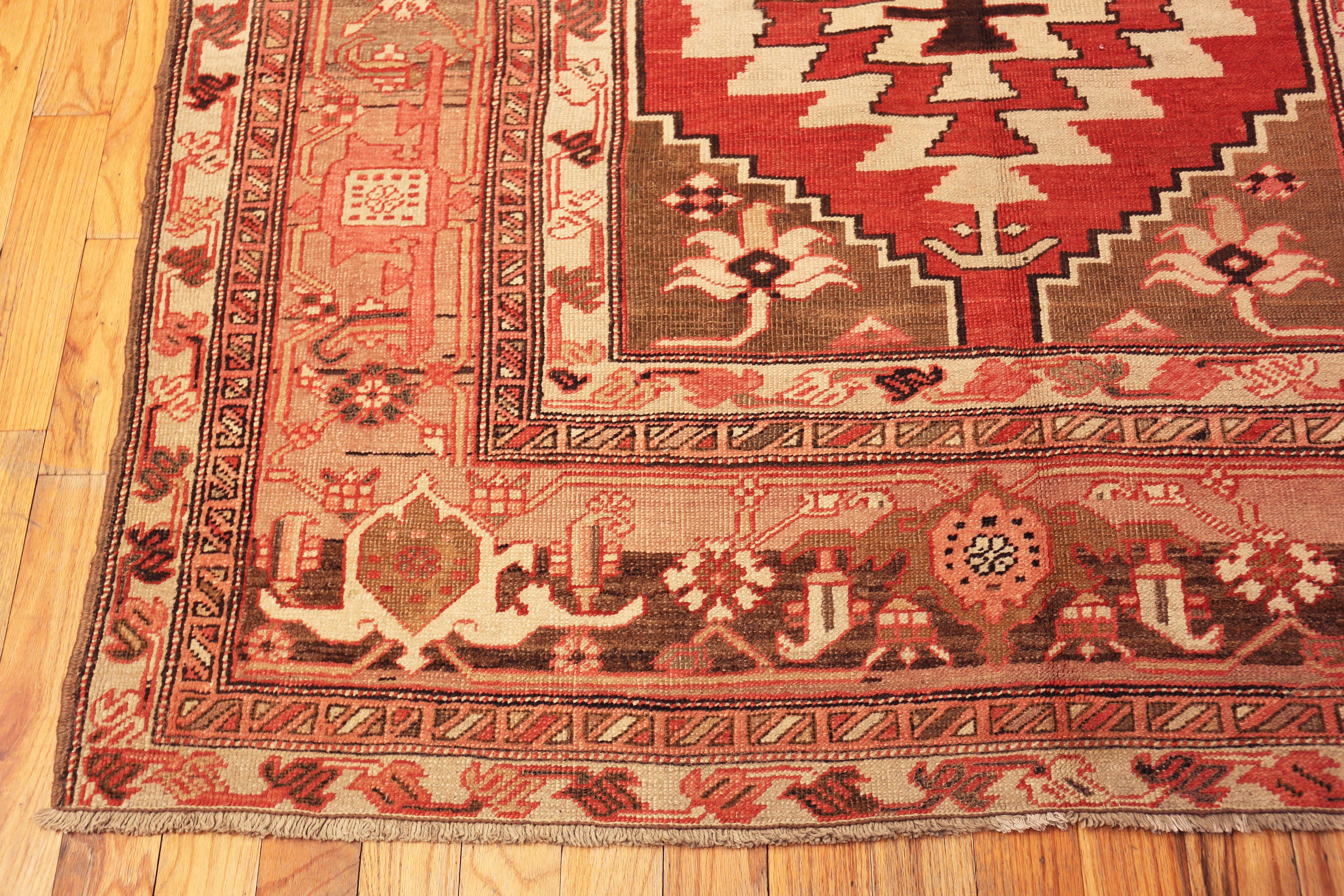 Annodato a mano Nazmiyal Collection Antique Persian Serapi Rug 5 ft 8 in x 11 ft 7 in in vendita