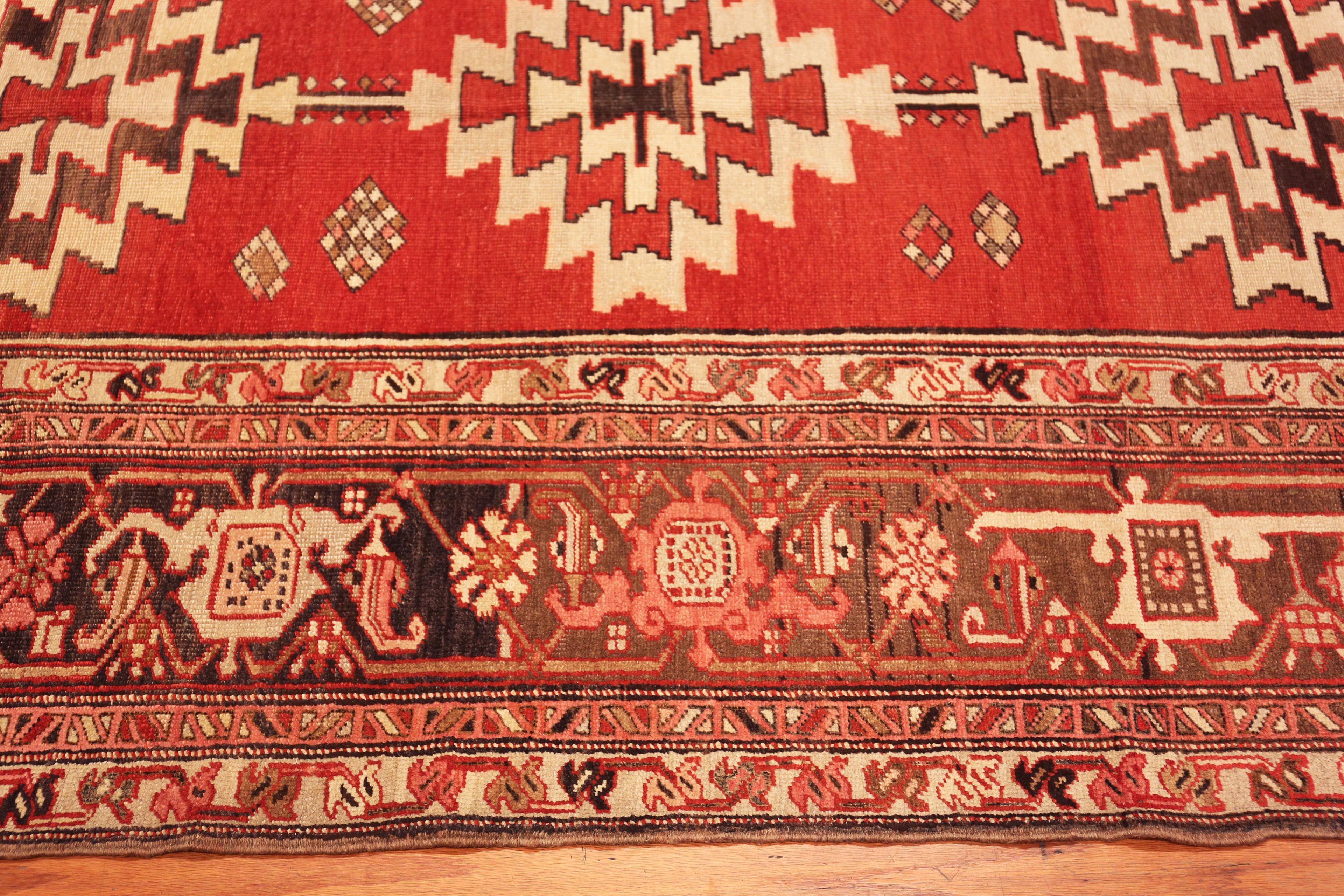 Nazmiyal Collection Antique Persian Serapi Rug 5 ft 8 in x 11 ft 7 in In condizioni buone in vendita a New York, NY