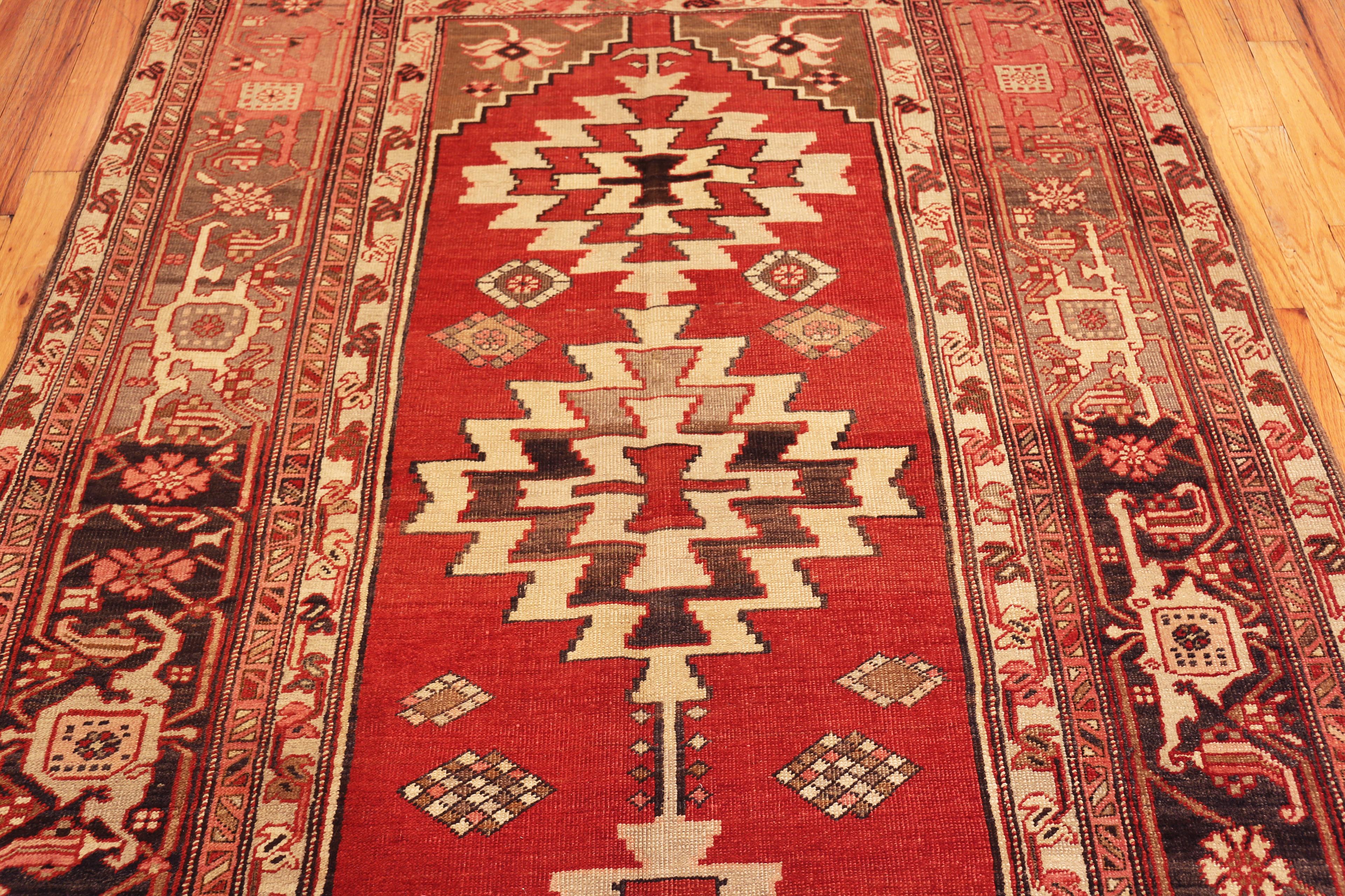 Lana Nazmiyal Collection Antique Persian Serapi Rug 5 ft 8 in x 11 ft 7 in in vendita