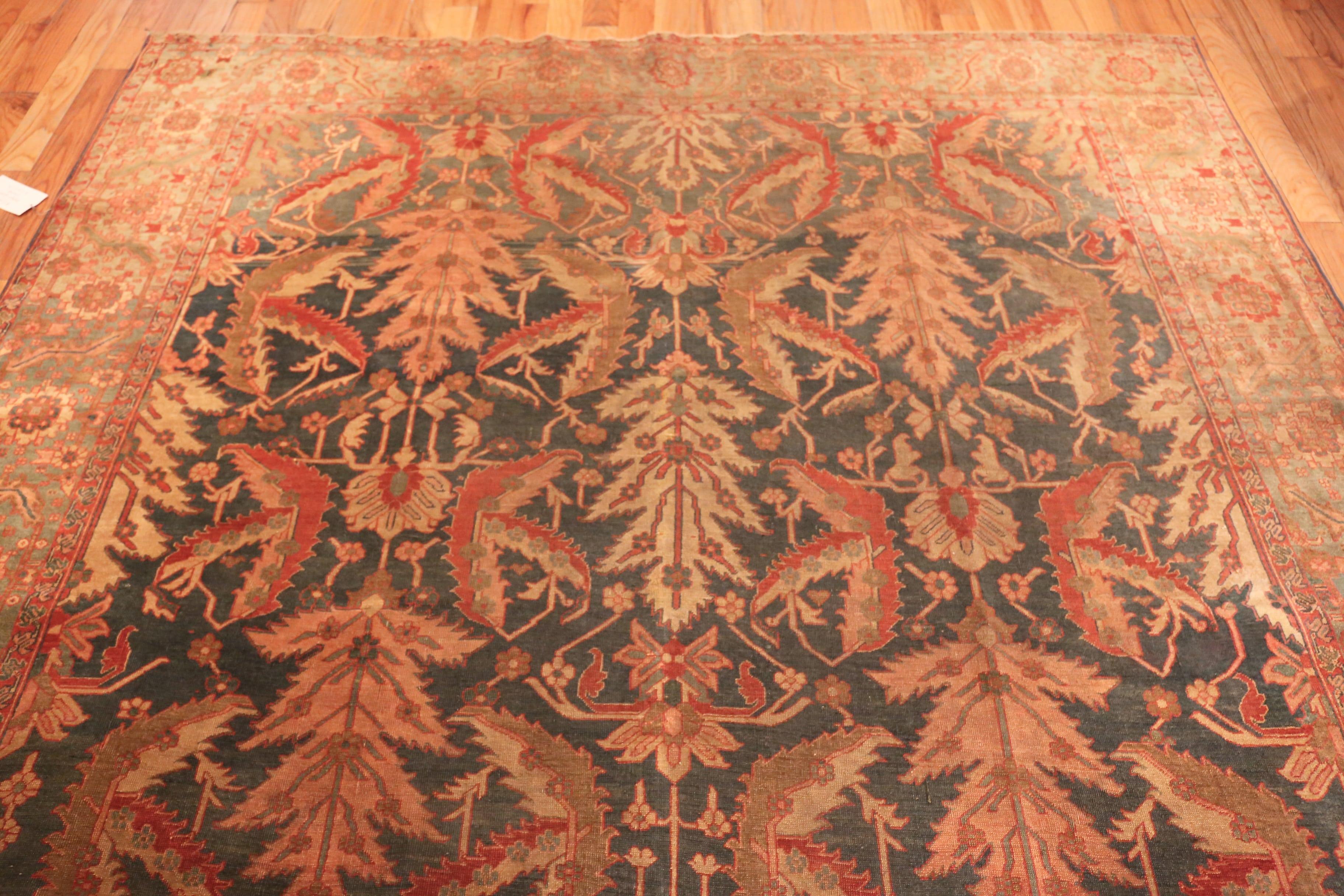 Nazmiyal Collection Antiker Persischer Serapi Teppich 8 ft x 10 ft im Zustand „Gut“ im Angebot in New York, NY