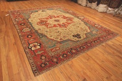Antique Persian Serapi Rug. 9 ft 10 in x 12 ft 9 in