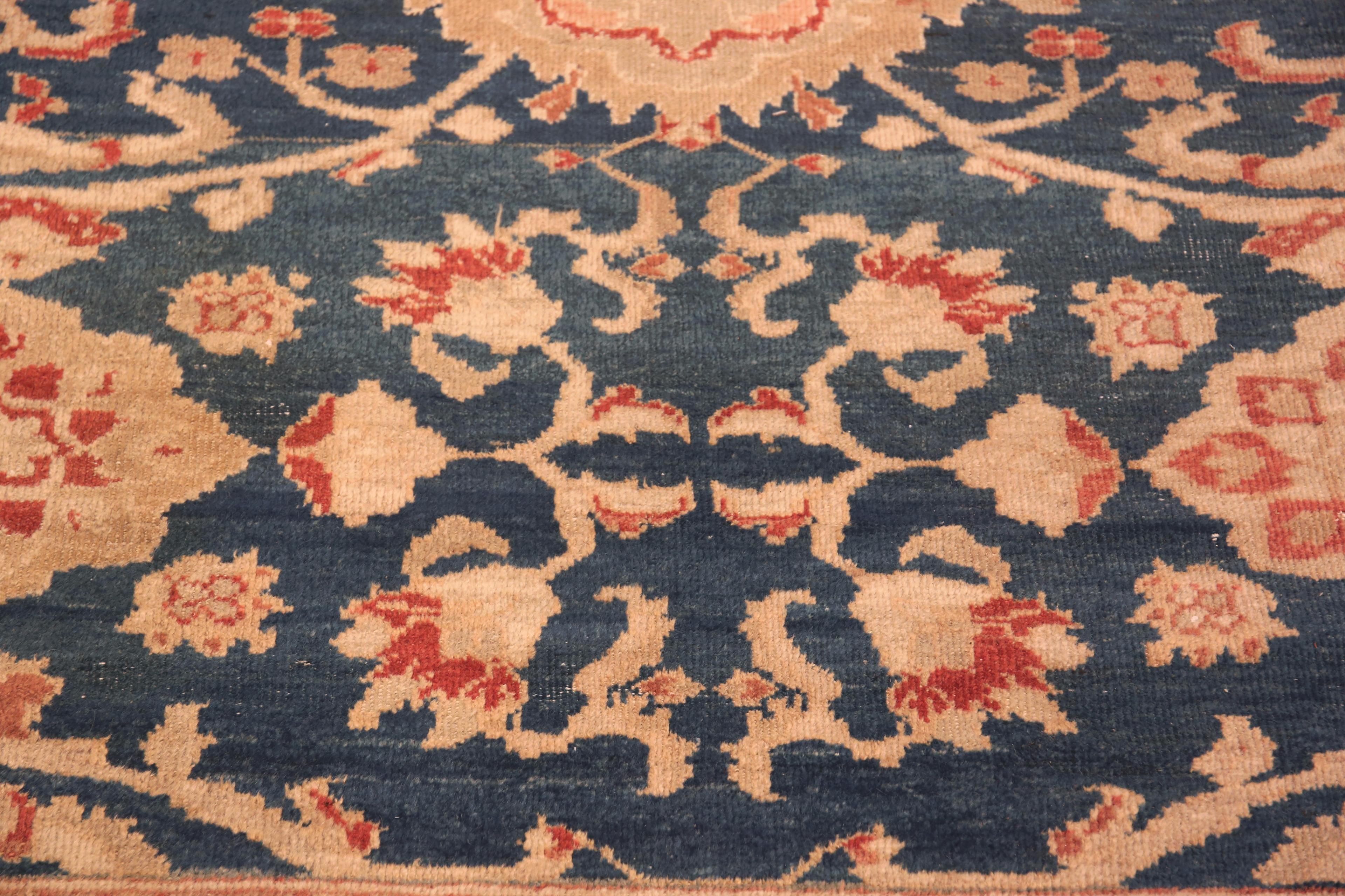 Antiker persischer Sultanabad-Teppich aus Sultanabad. 13 ft x 14 ft 4 in (Wolle) im Angebot