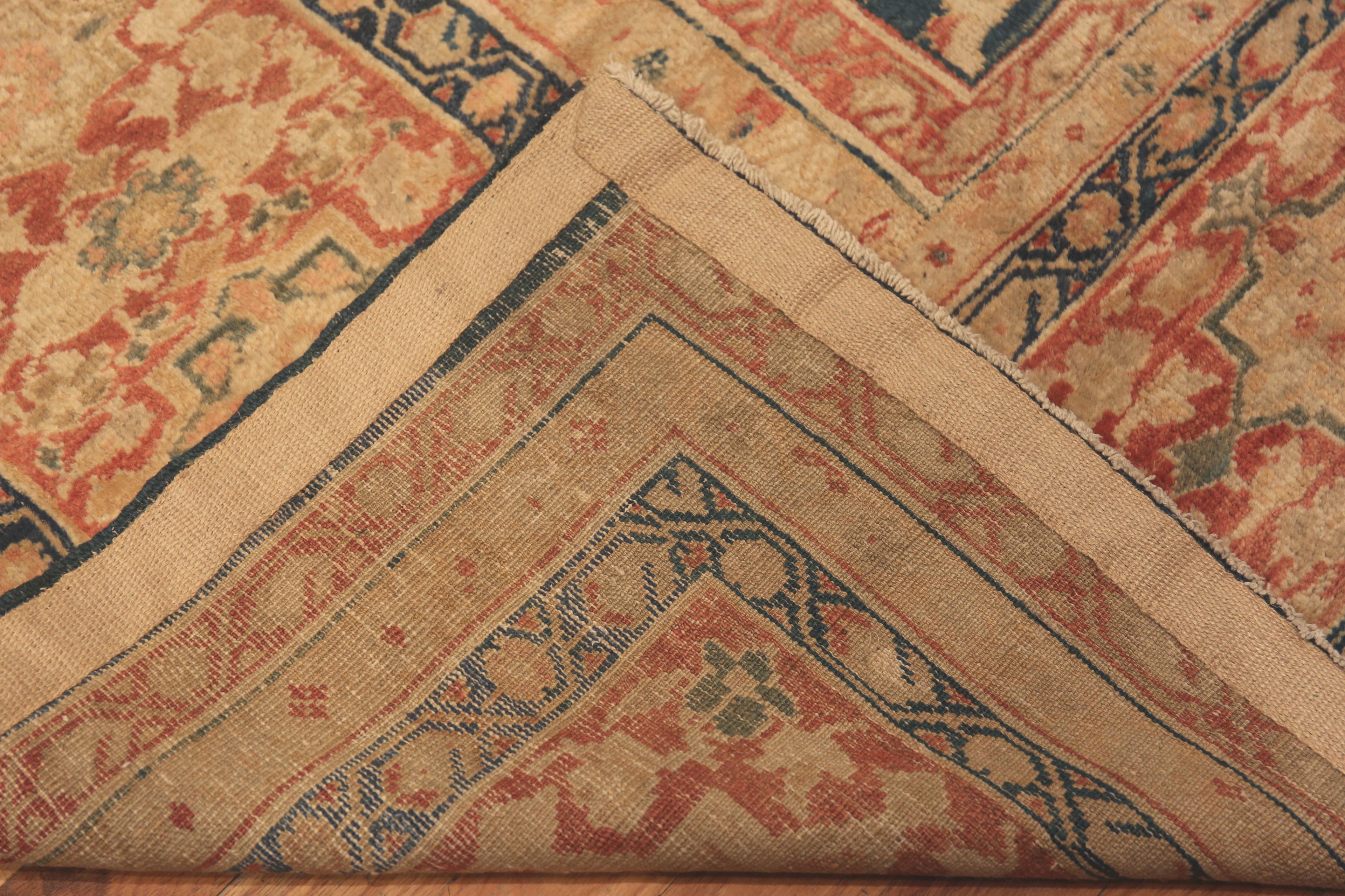 Antiker persischer Sultanabad-Teppich aus Sultanabad. 13 ft x 14 ft 4 in im Angebot 1