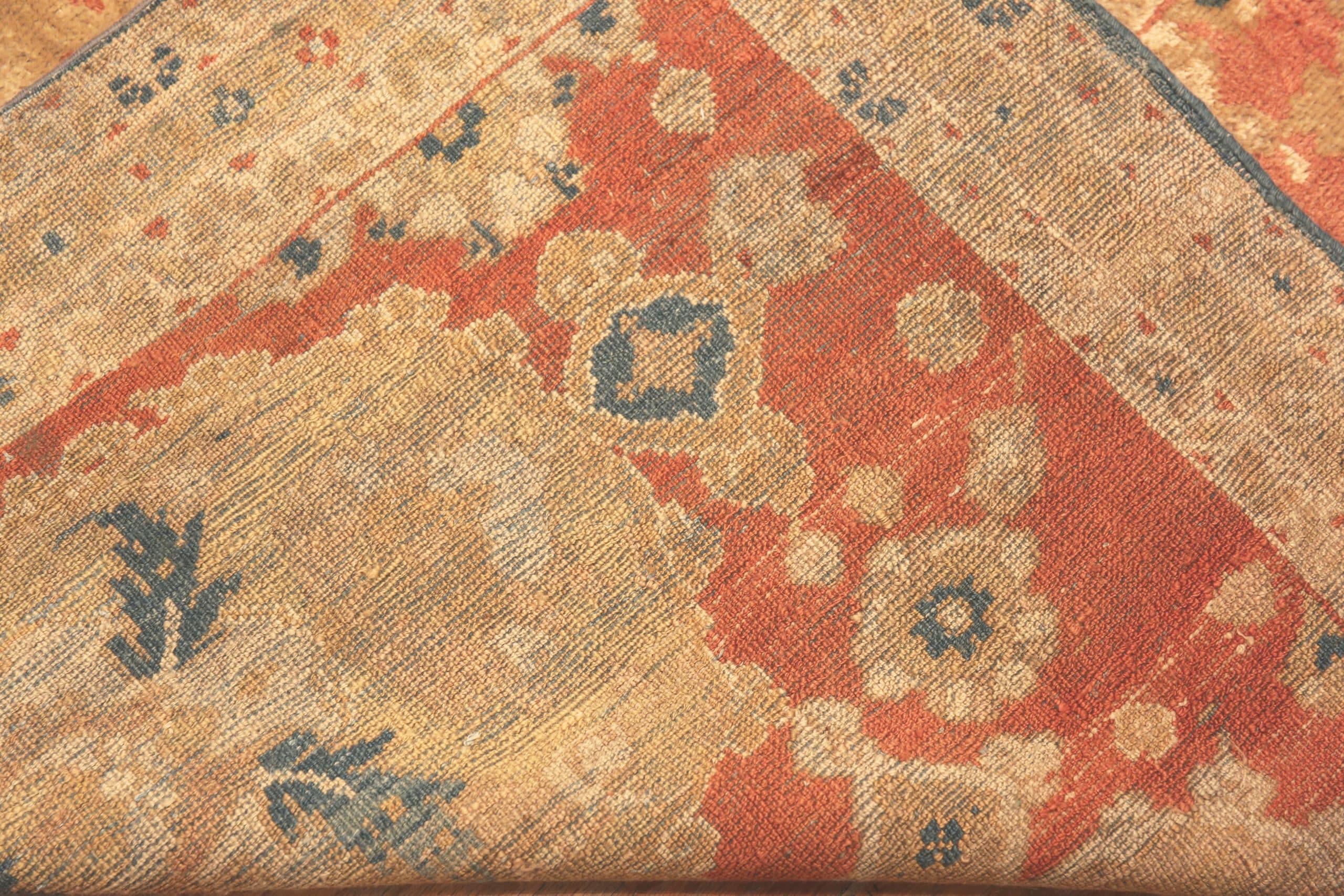 Antiker persischer Sultanabad-Teppich aus Sultanabad. 16 ft 10 in x 21 ft 10 in im Zustand „Gut“ im Angebot in New York, NY