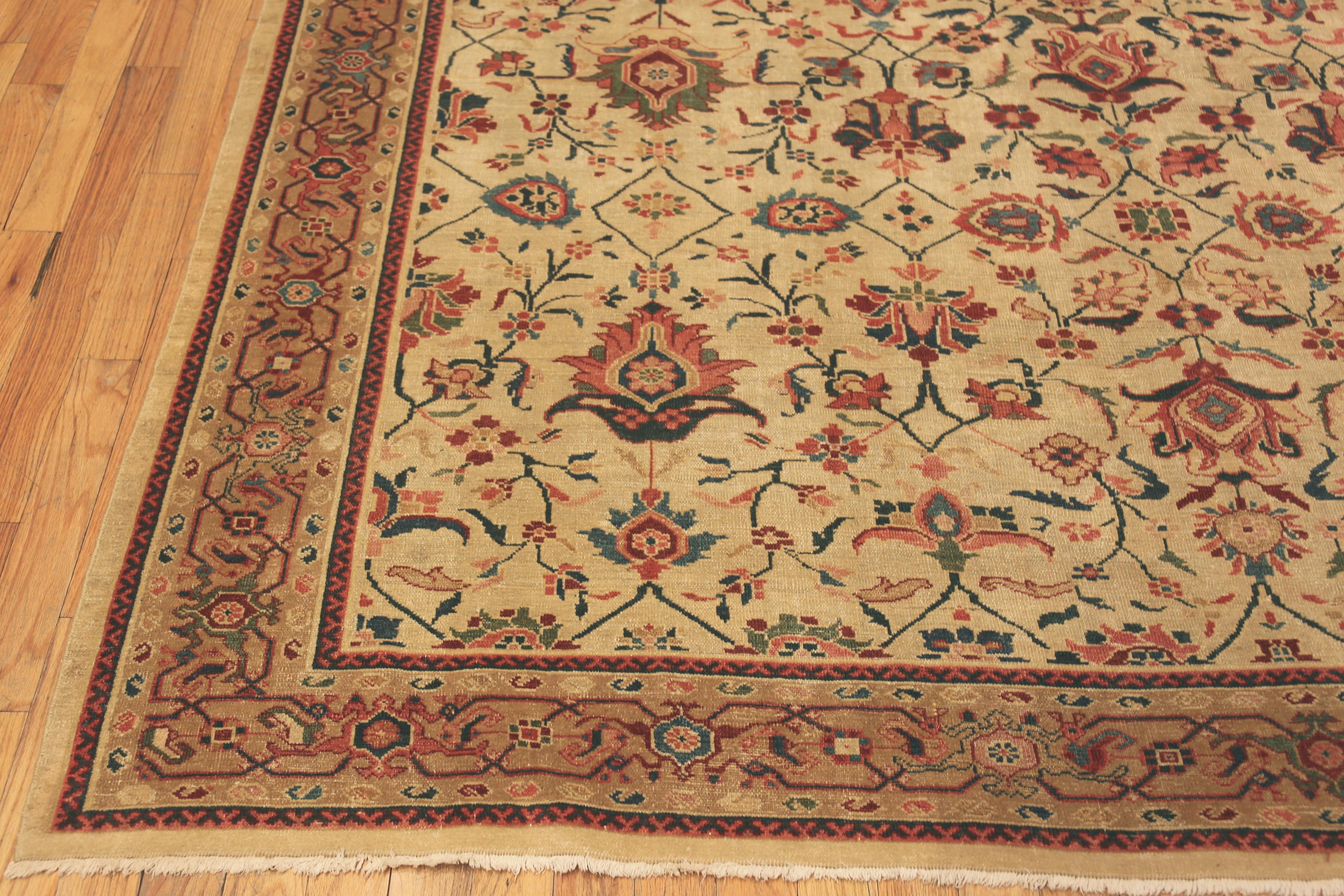 Antique Persian Sultanabad Rug. 9 ft 3 in x 11 ft 3 in In Good Condition For Sale In New York, NY