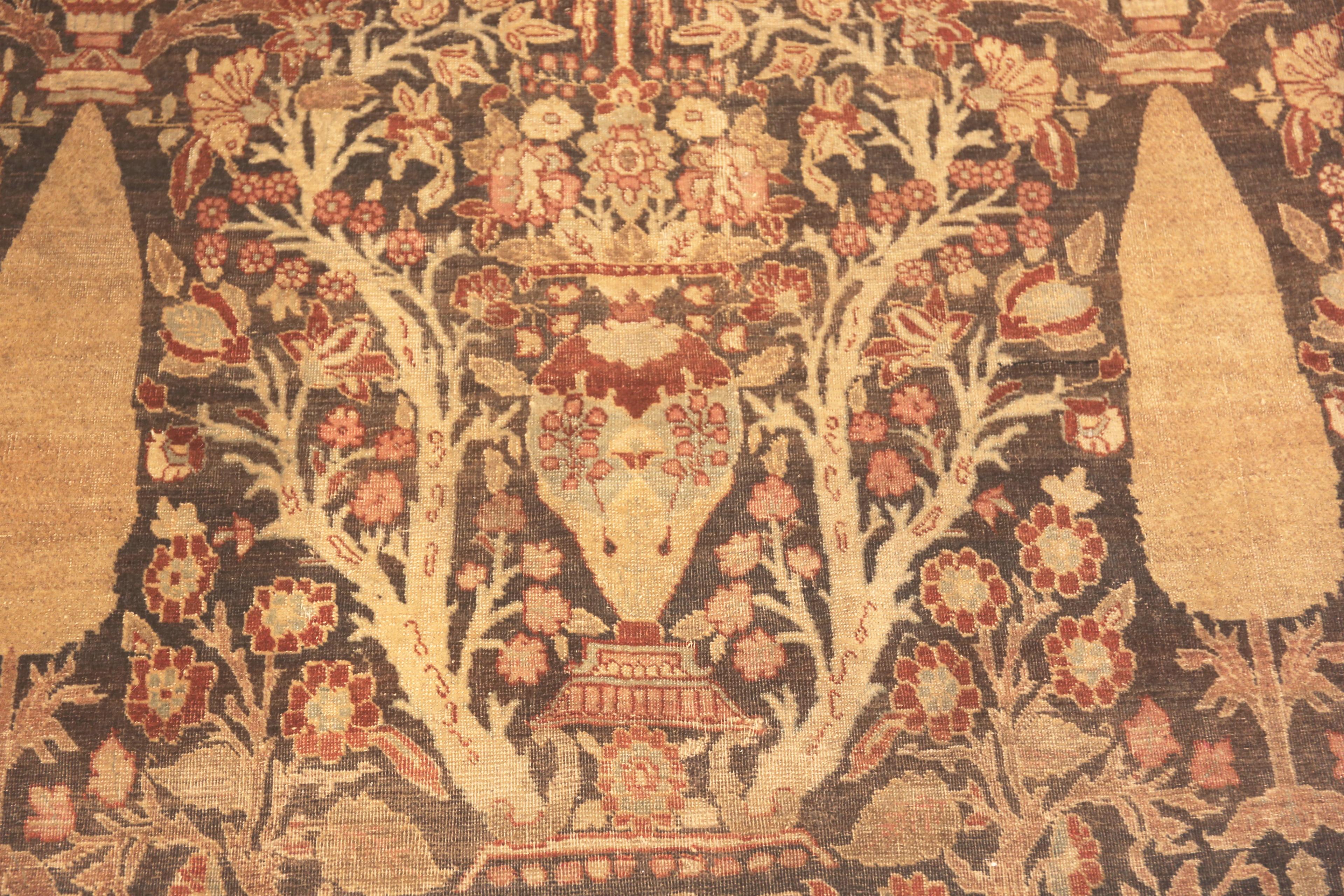 Tappeto Tabriz persiano antico della Collection'S. 13 ft 8 in x 18 ft 3 in In condizioni buone in vendita a New York, NY