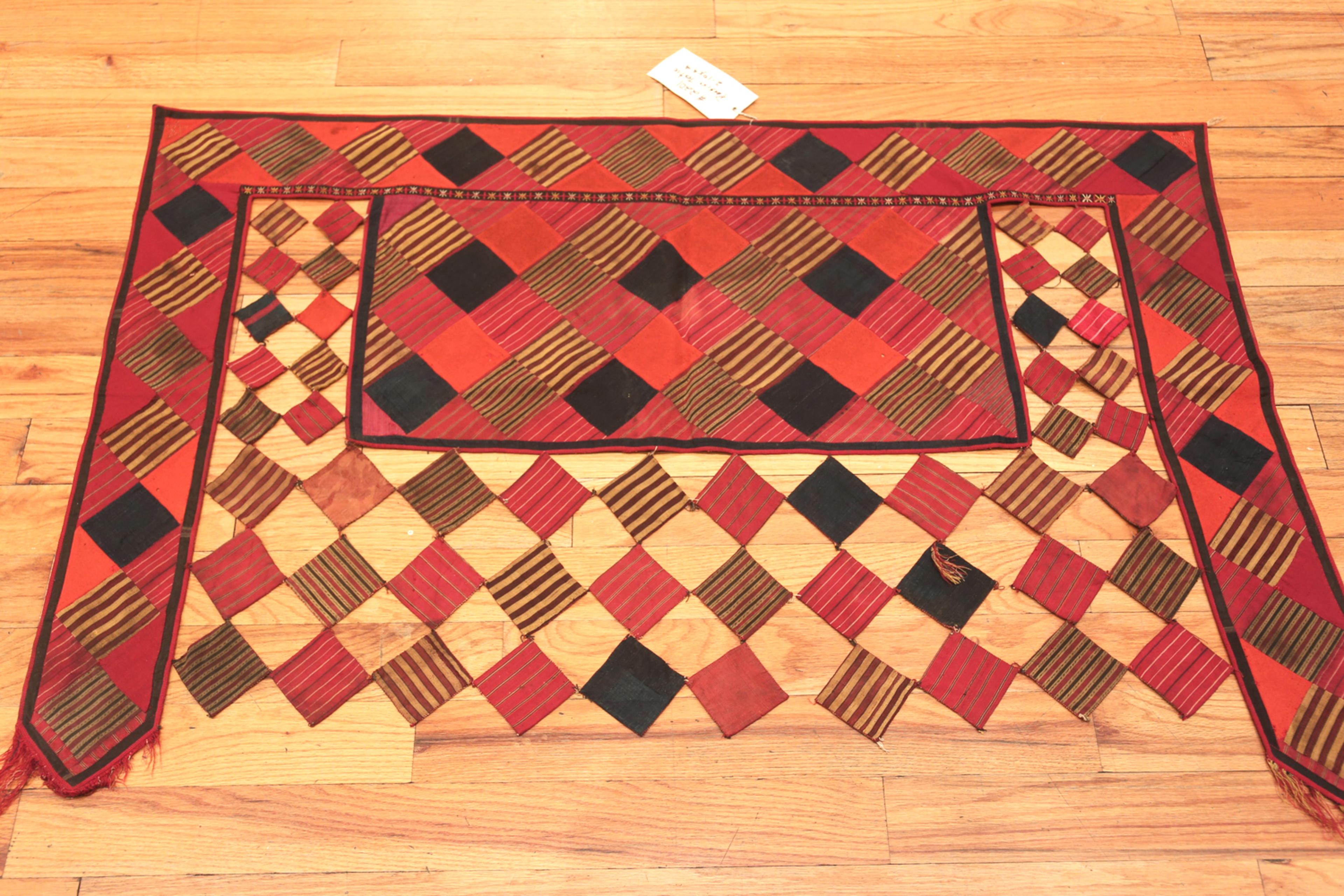 Antike persische Turkoman Textil, Herkunftsland: Persien, CIRCA Datum: 1910. Größe: 0,86 m x 1,32 m (2 ft 10 in x 4 ft 4 in)

