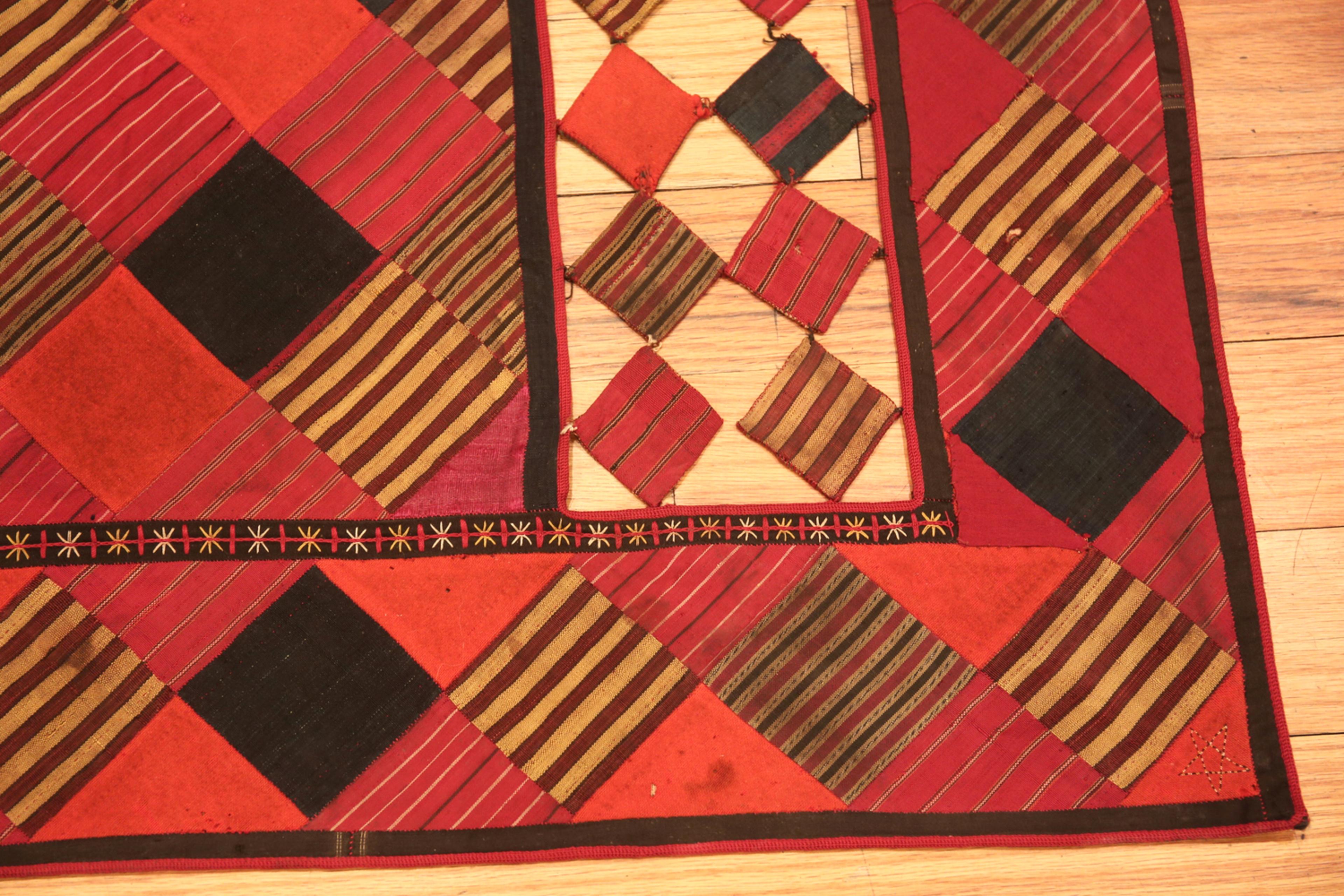 Antiquities Persian Turkoman Textile. 2 ft 10 in x 4 ft 4 in Bon état - En vente à New York, NY