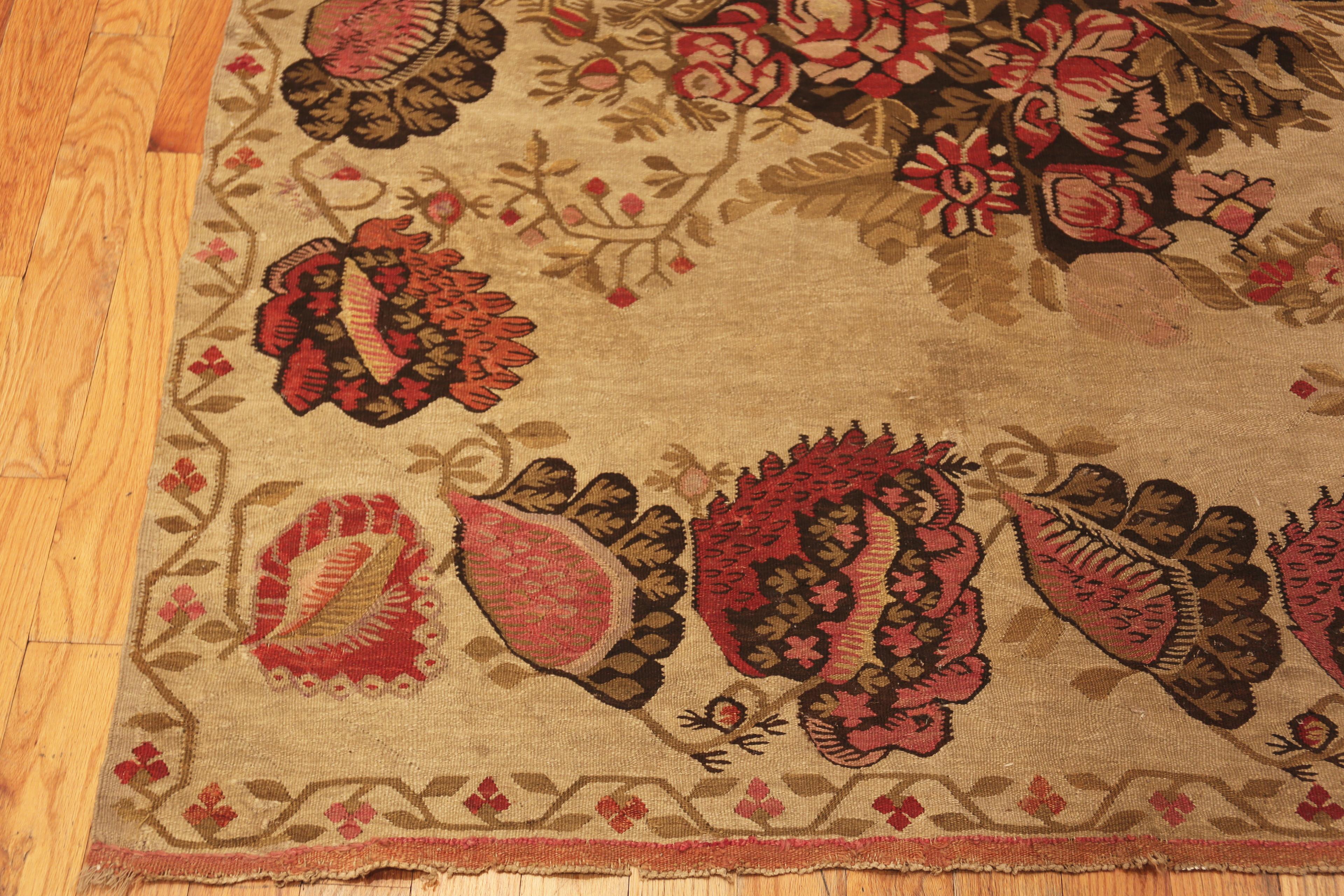 Antique Romanian Bessarabian Kilim. 5 ft 4 in x 8 ft 6 in In Good Condition For Sale In New York, NY