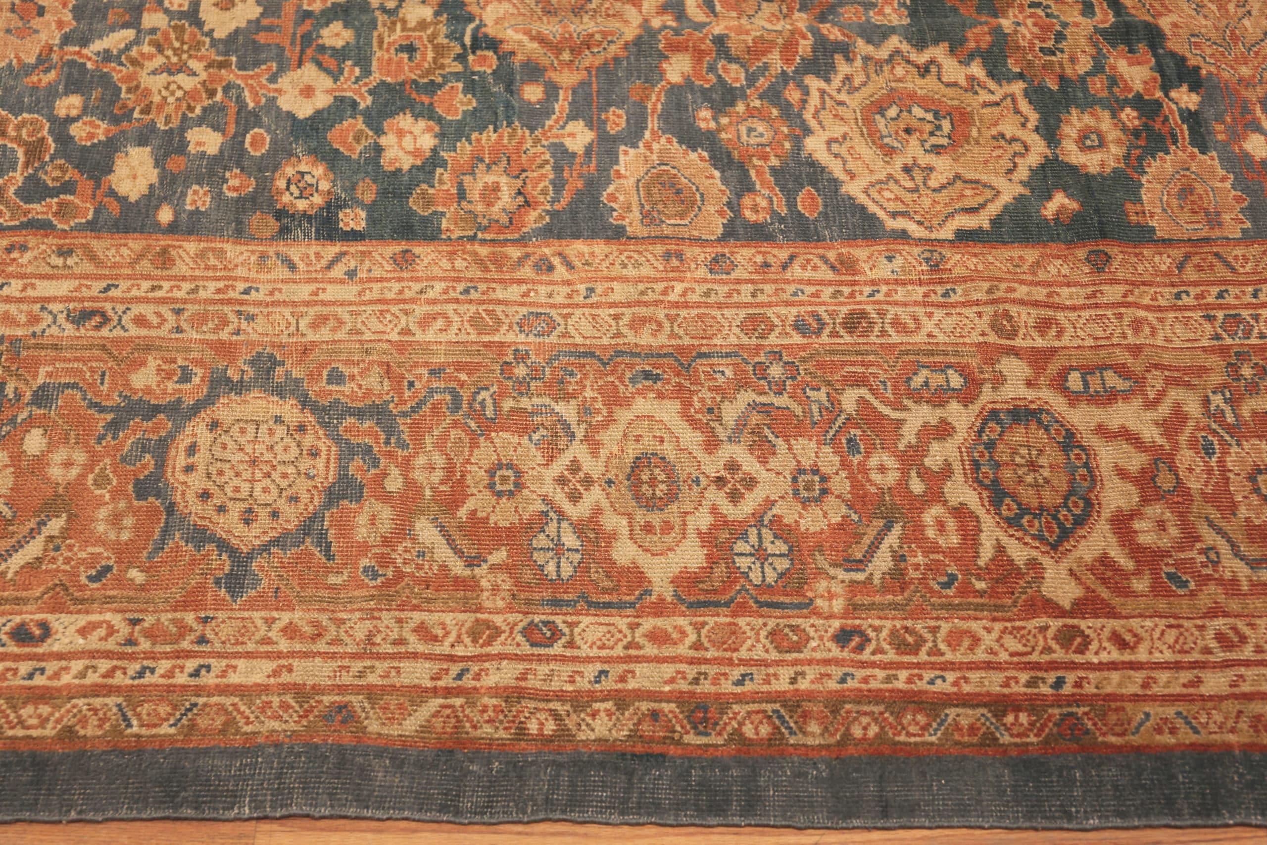 Antiker rustikaler persischer Sultanabad-Teppich aus Sultanabad. 9 ft 10 in x 13 ft 3  (Persisch) im Angebot