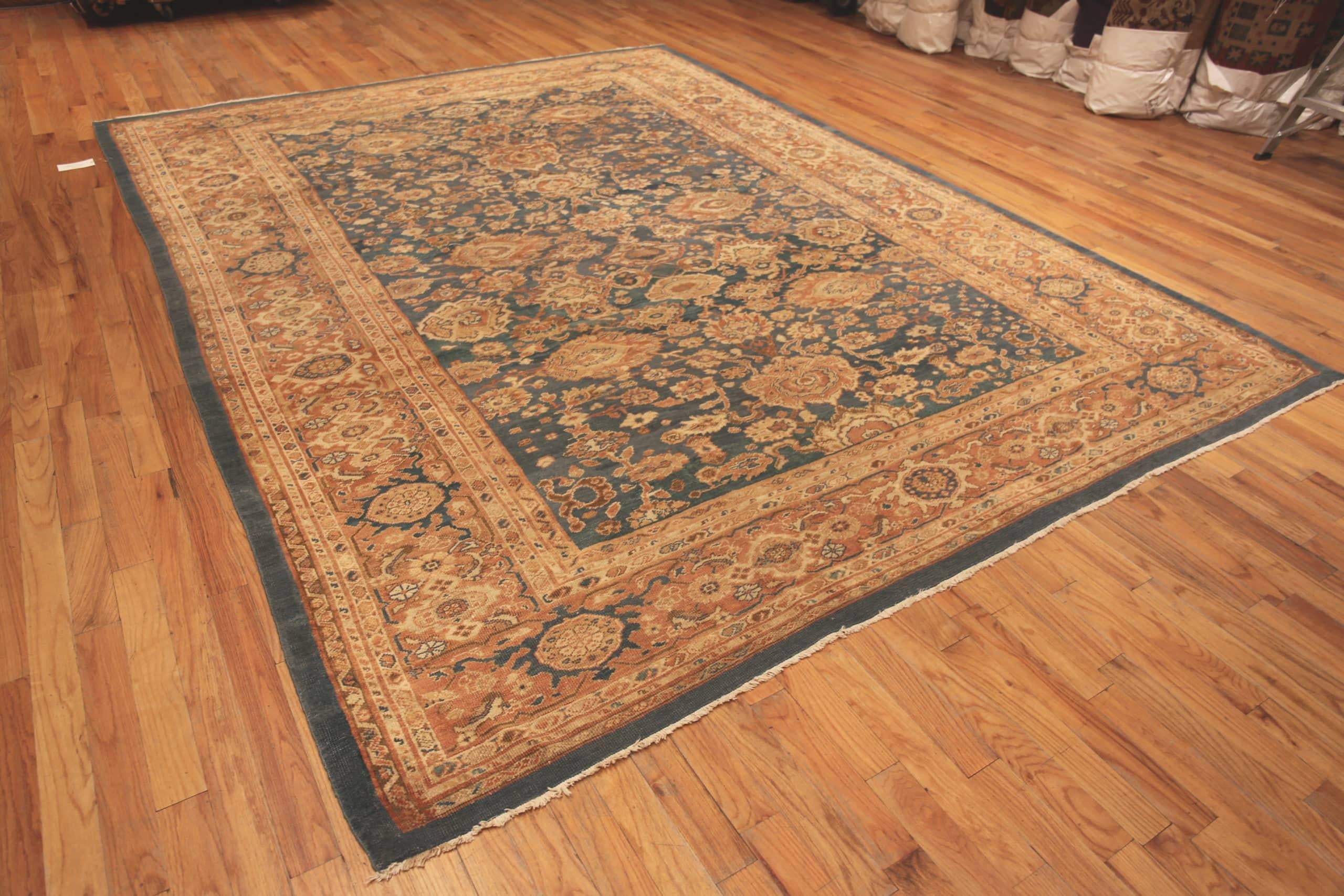 Antique Rustic Persian Sultanabad Rug. 9 ft 10 in x 13 ft 3  In Good Condition For Sale In New York, NY