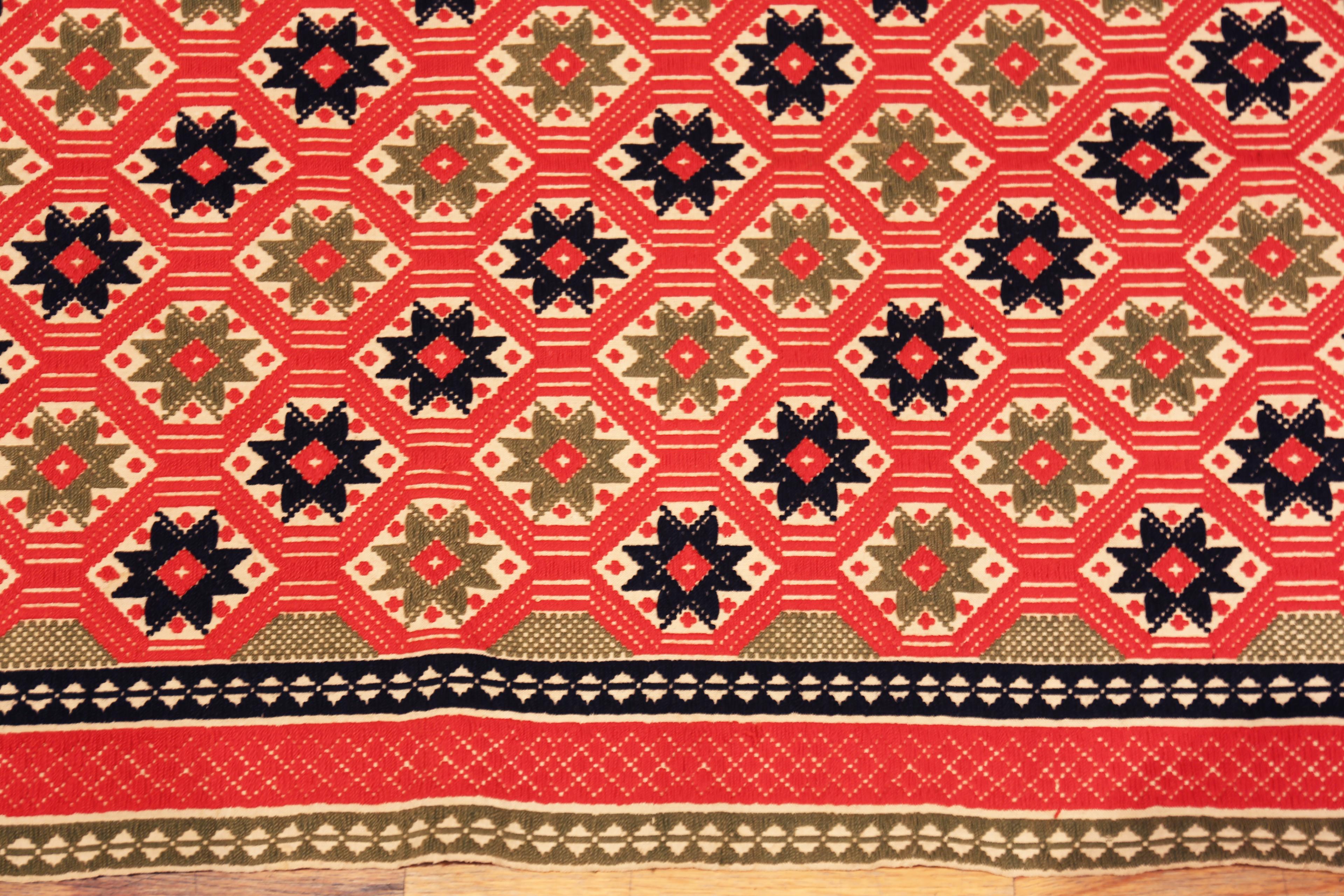 Artisanat Collection Nazmiyal Collection Antique Scandinavian Textile 4 ft 5 in x 6 ft en vente