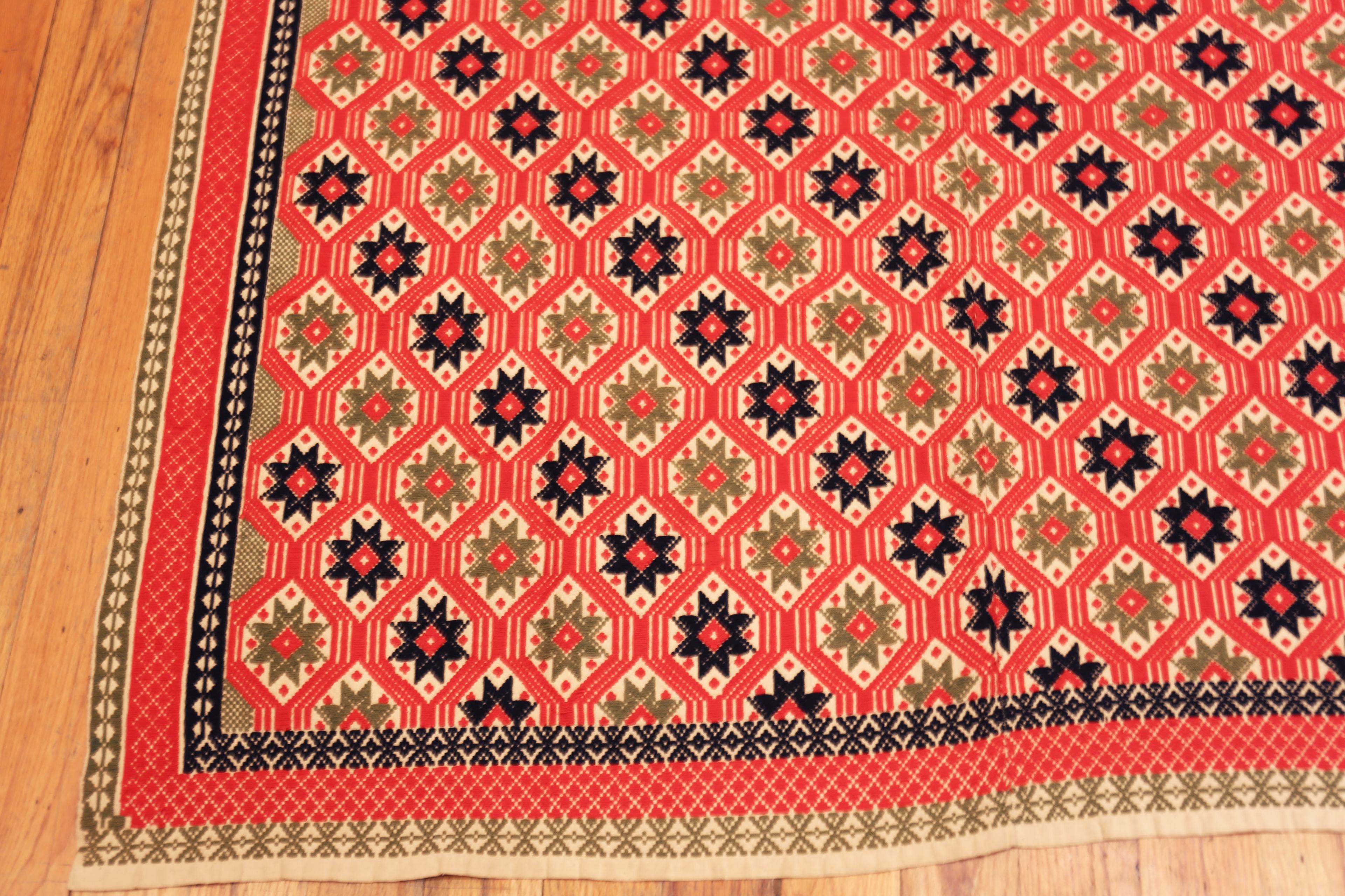 Néerlandais Collection Nazmiyal Collection Antique Scandinavian Textile 4 ft 5 in x 6 ft en vente