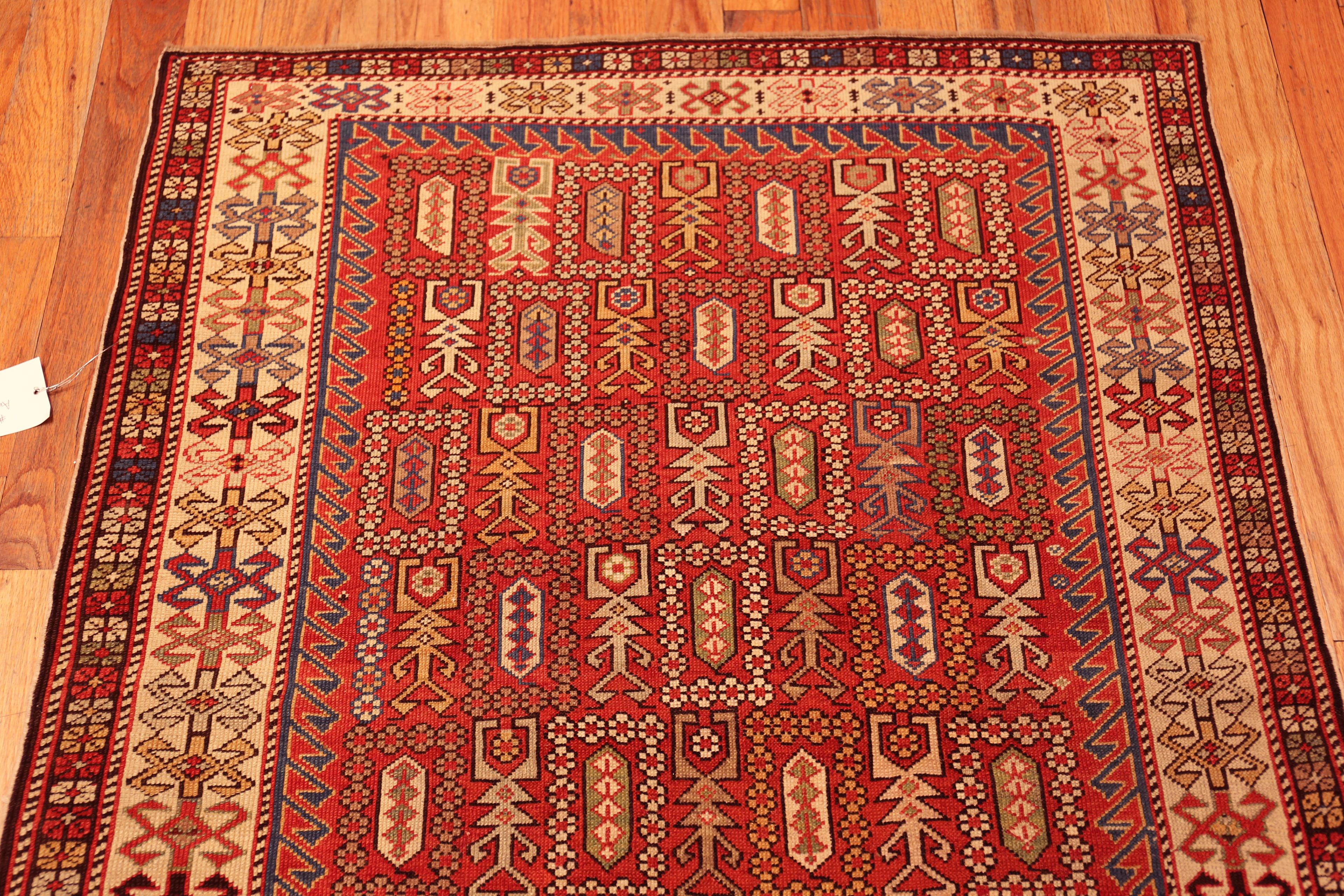 Caucasien Collection Nazmiyal Collection Antique Shirvan Tapis géométrique 3 ft 7 in x 5 ft 4 in en vente