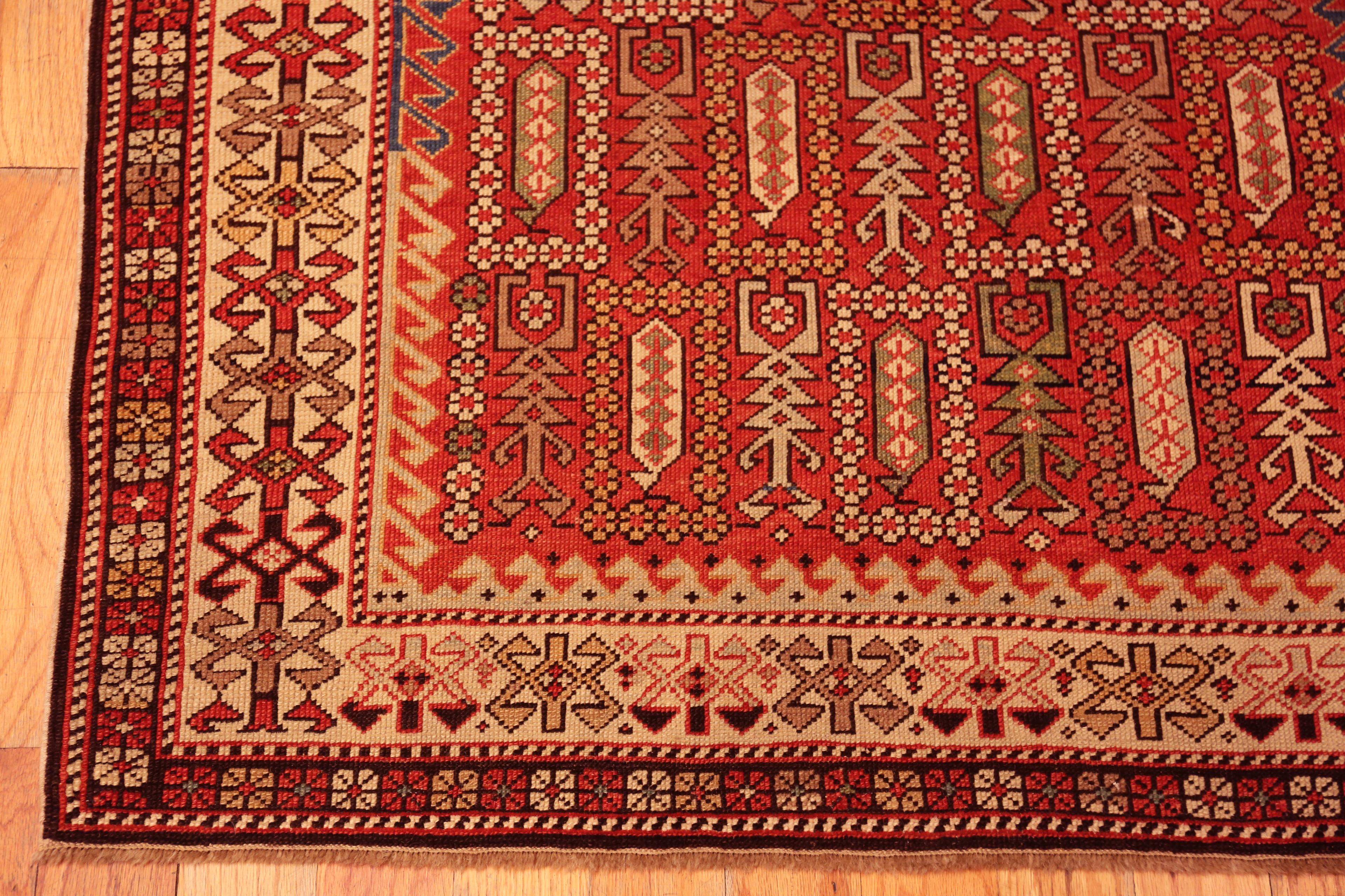 Noué à la main Collection Nazmiyal Collection Antique Shirvan Tapis géométrique 3 ft 7 in x 5 ft 4 in en vente