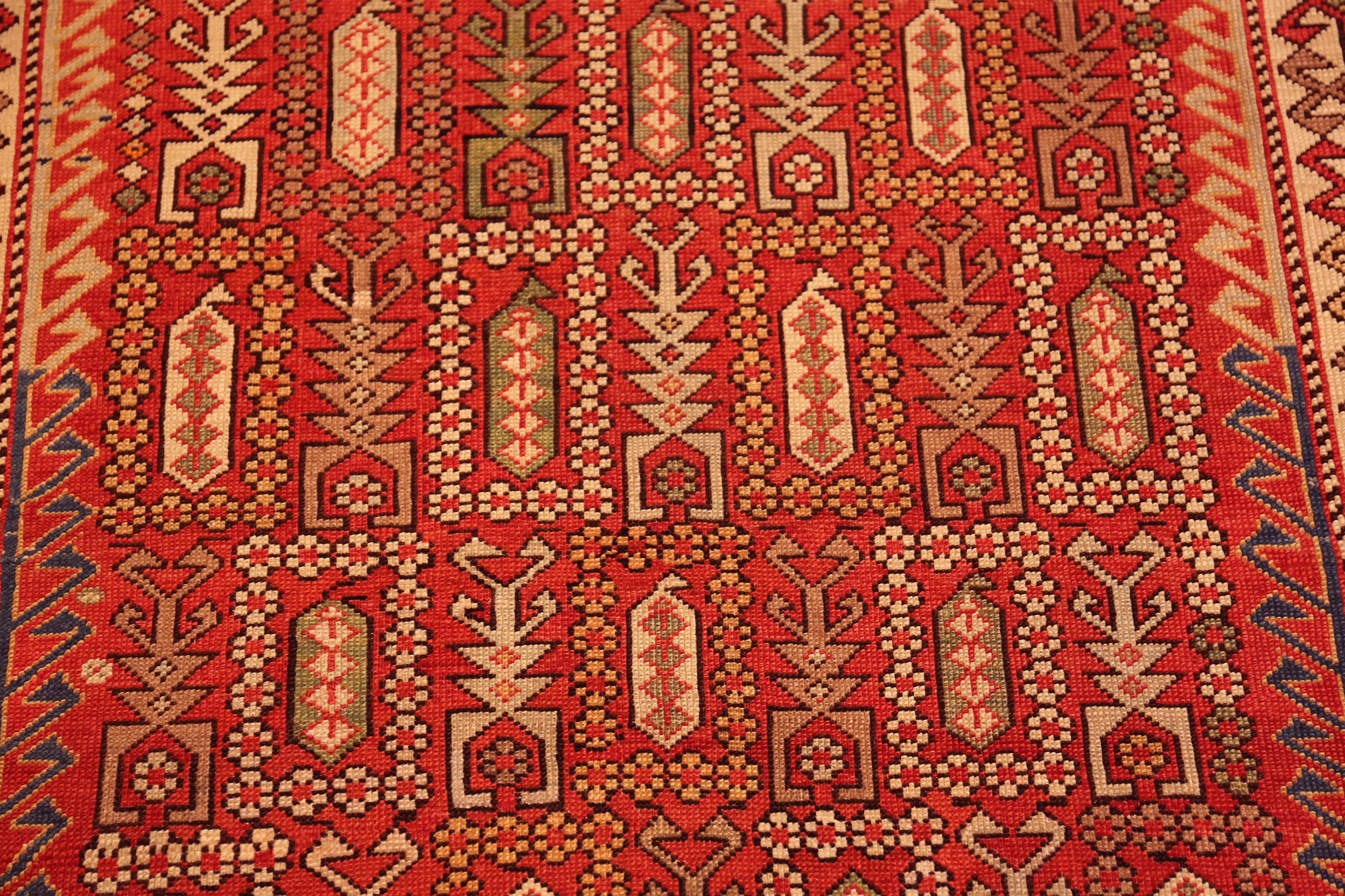 Laine Collection Nazmiyal Collection Antique Shirvan Tapis géométrique 3 ft 7 in x 5 ft 4 in en vente