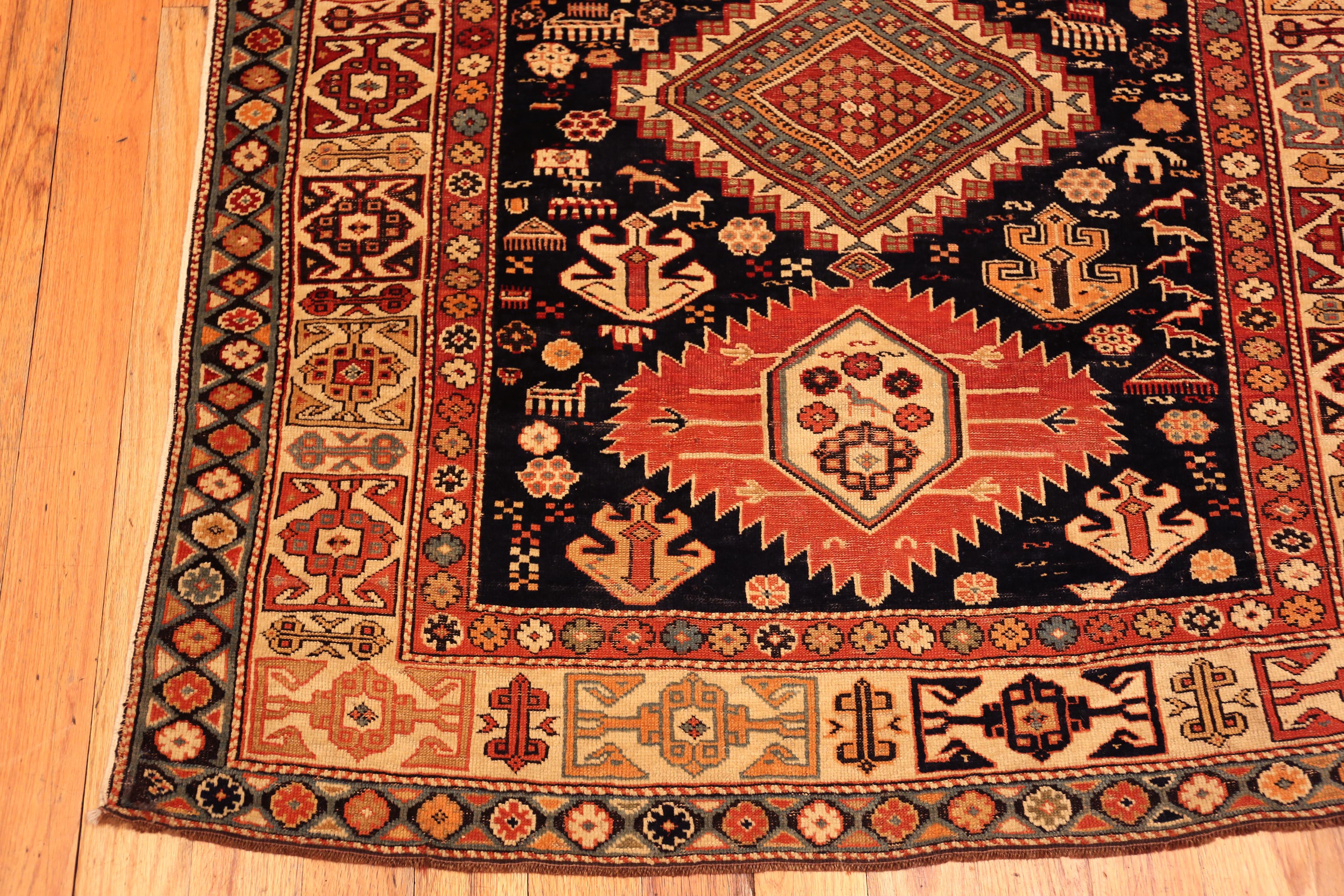 Laine Collection Antiques Shirvan Rug with Folk Art 3 ft 9 in x 5 ft 10 in en vente
