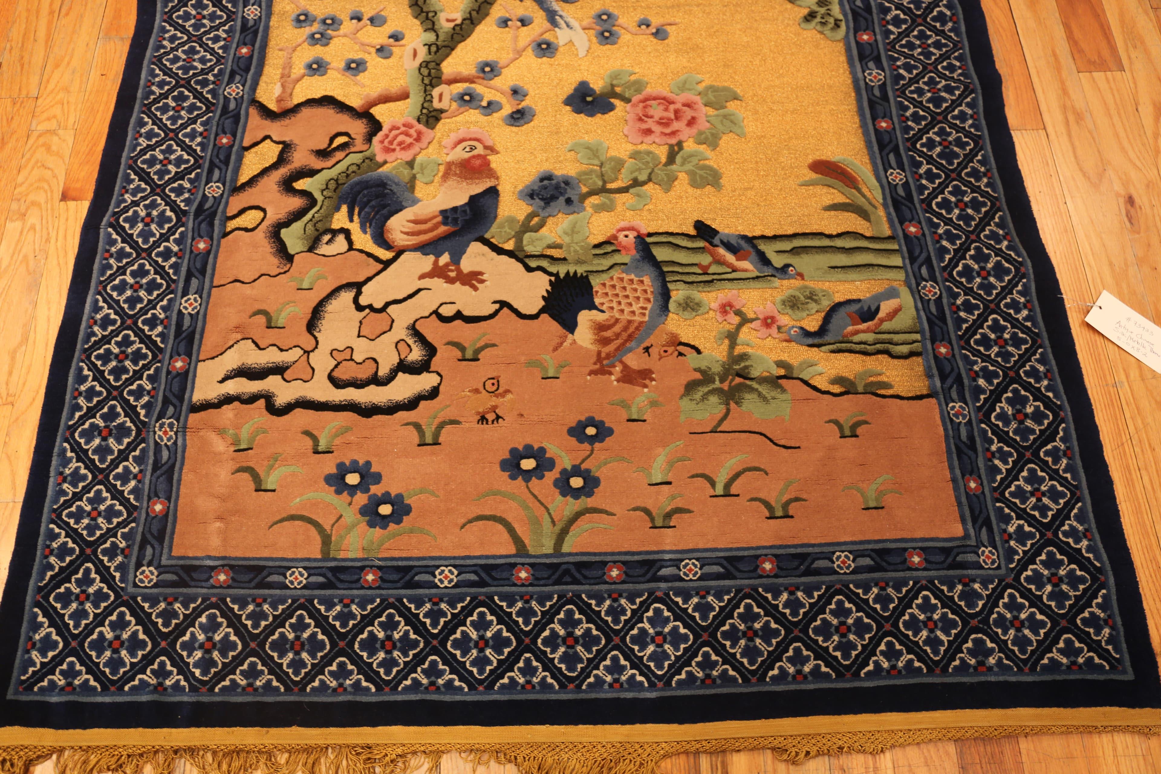 Tappeto cinese in seta antica e metallizzato Nazmiyal Collection 5 ft x 8 ft 2 in In condizioni buone in vendita a New York, NY