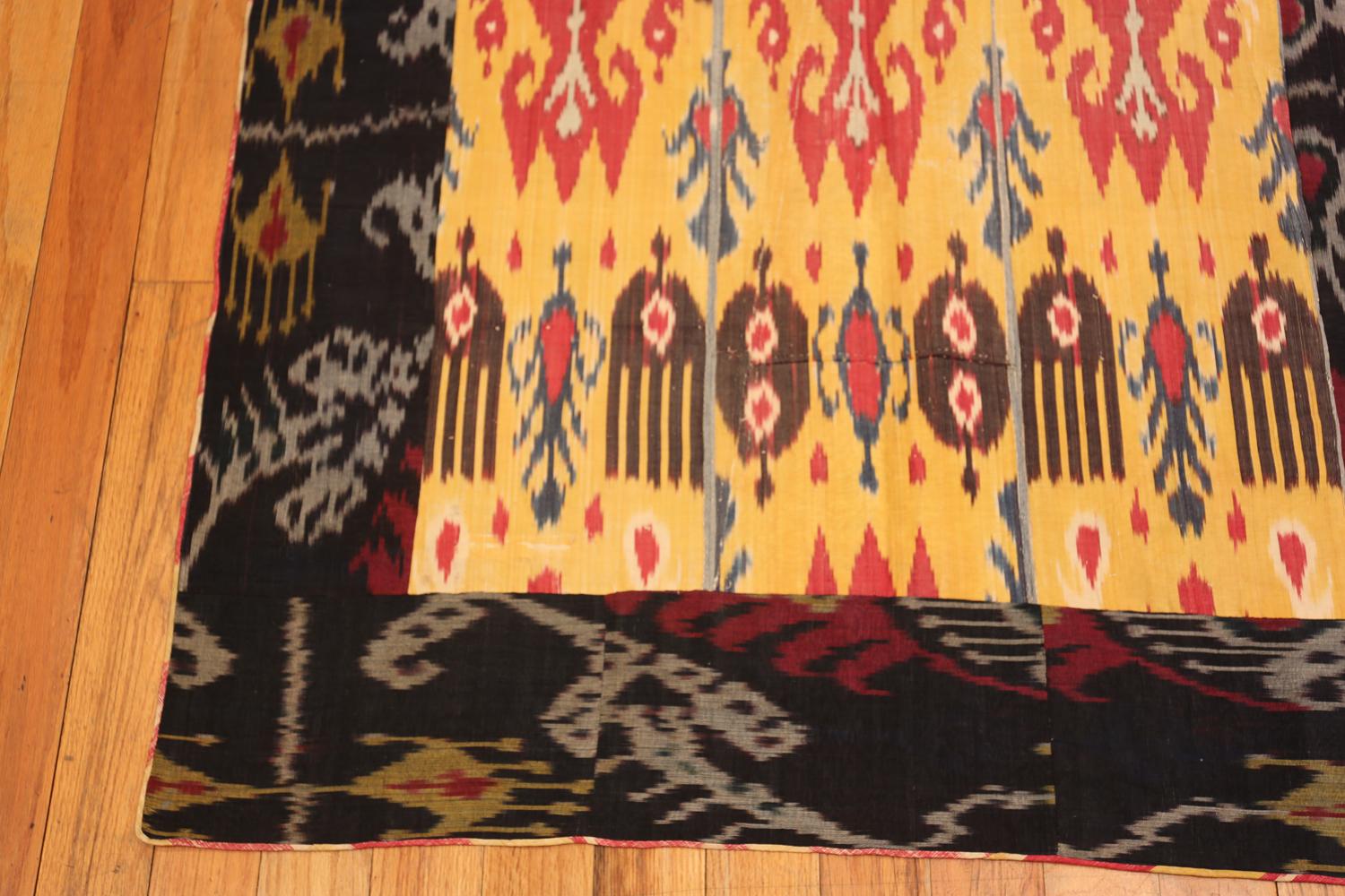 Nazmiyal Collection Ikat de seda antiguo Suzani uzbeko 3 pies 8 pulgadas x 7 pies 7 pulgadas en venta 1