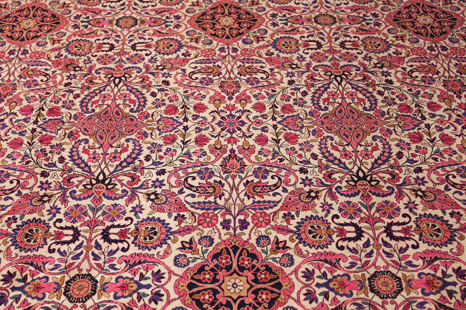 Antique Silk Kashan Persian Area Rug, Country of origin: Persia, Circa date: 1900. Size: 9 ft x 13 ft (2.74 m x 3.96 m)

