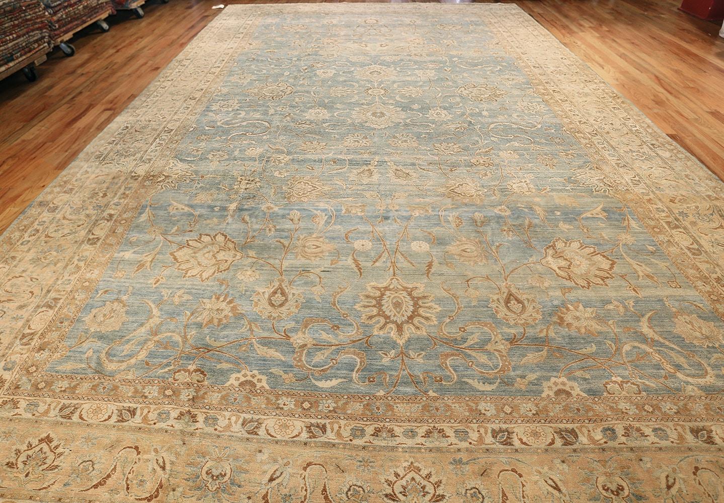Antique Persian Kerman rug, country of origin: Persia, date: circa 1900. Size: 10 ft 9 in x 20 ft (3.28 m x 6.1 m)

Here is an absolutely delightful antique Oriental Rug. This beautifully composed antique Kerman piece – one of the more desirable