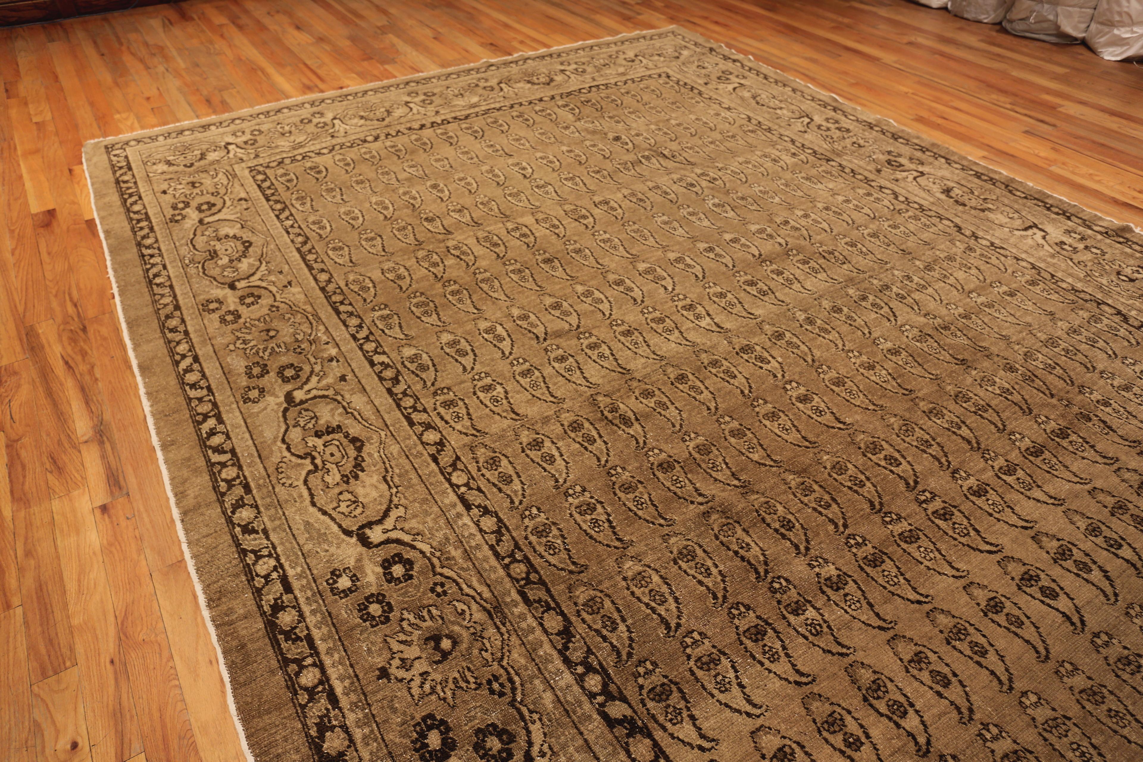 Antique Tabriz Persian Carpet. 10 ft 10 in x 16 ft In Good Condition For Sale In New York, NY