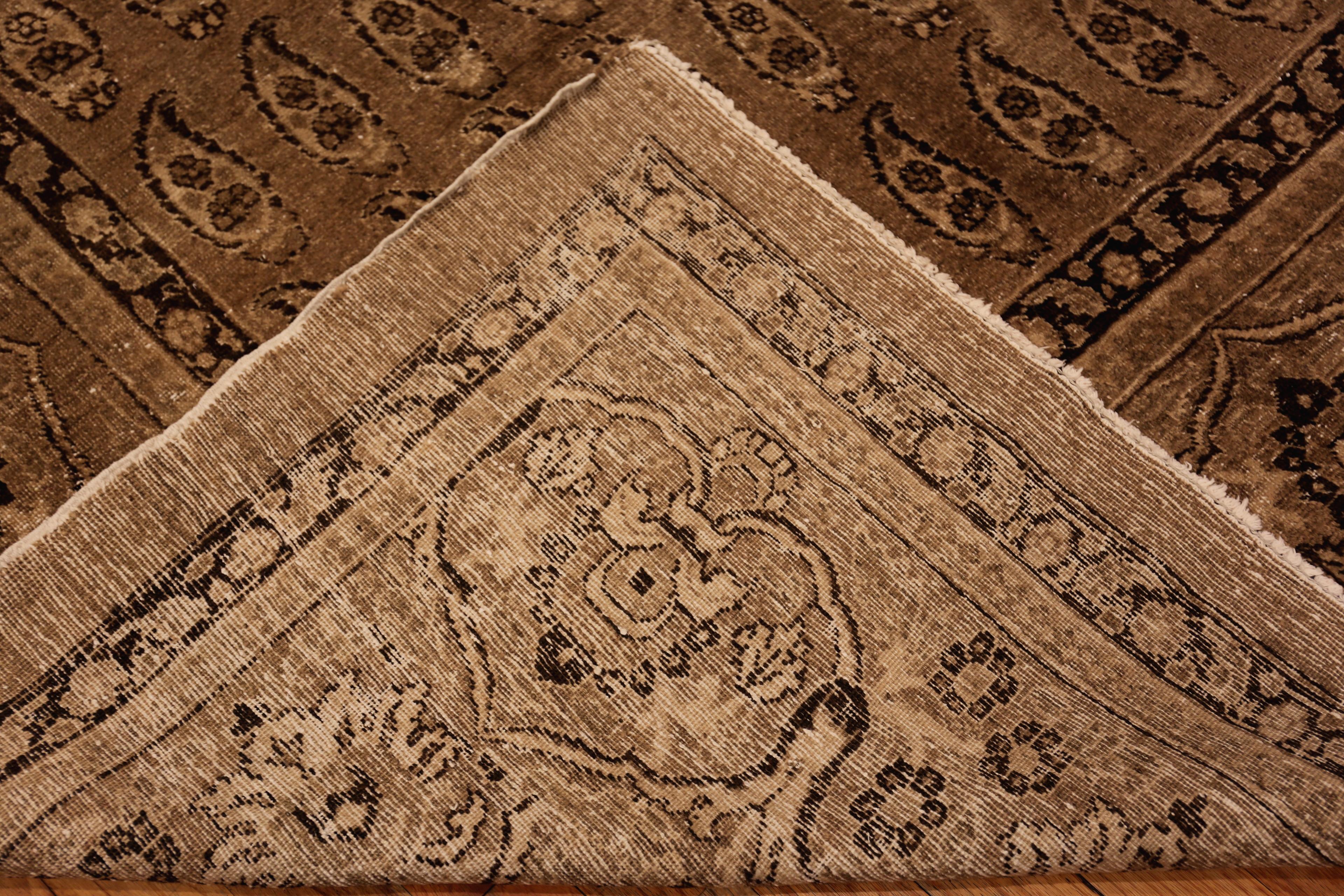 Laine Tapis persan ancien de Tabriz. 10 pieds 10 pouces x 16 pieds en vente