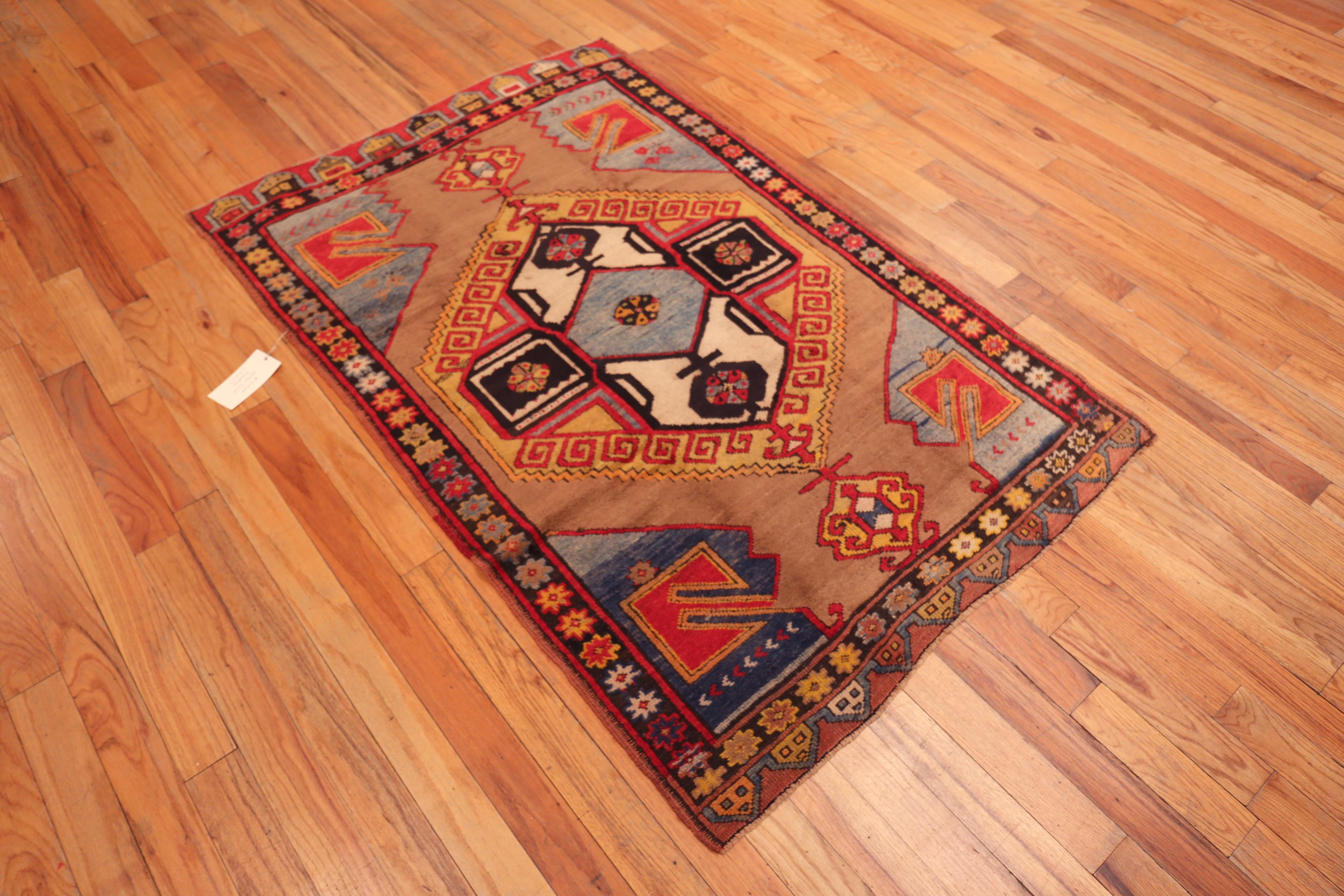 Einzigartige Boldly Artistic Antique Turkey Karapinar Rug, Herkunftsland: Türkische Teppiche, CIRCA Datum: 1900