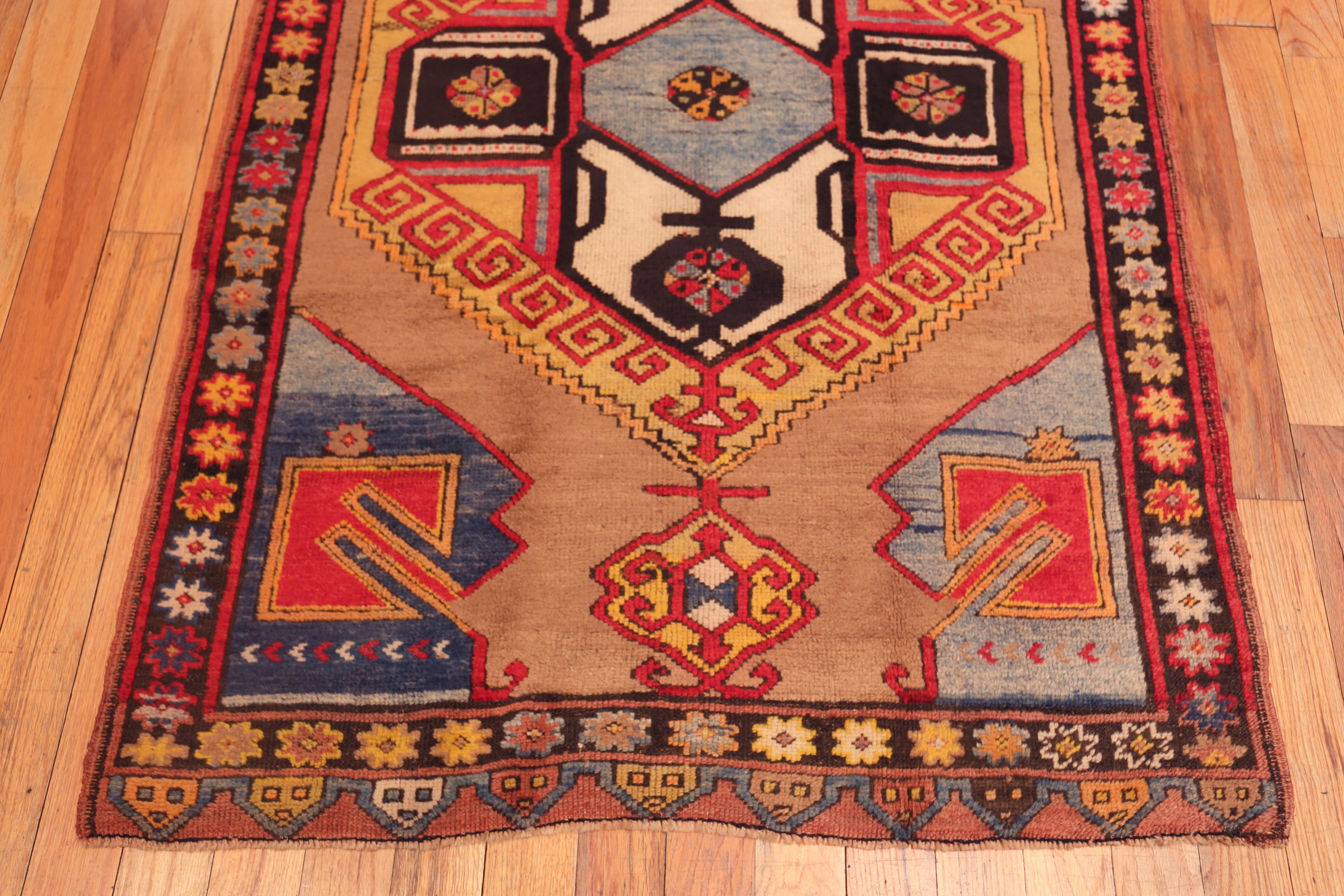 Nazmiyal Collection Antike Türkei Karapinar Teppich 3 ft 9 in x 5 ft 9 in (Stammeskunst) im Angebot