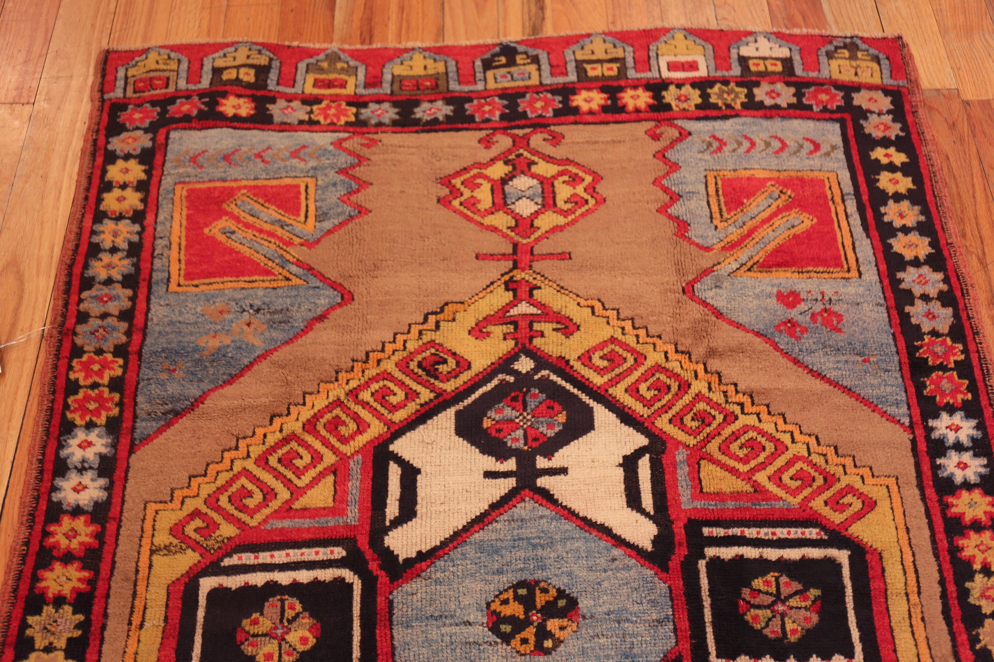 Nazmiyal Collection Antike Türkei Karapinar Teppich 3 ft 9 in x 5 ft 9 in im Zustand „Gut“ im Angebot in New York, NY