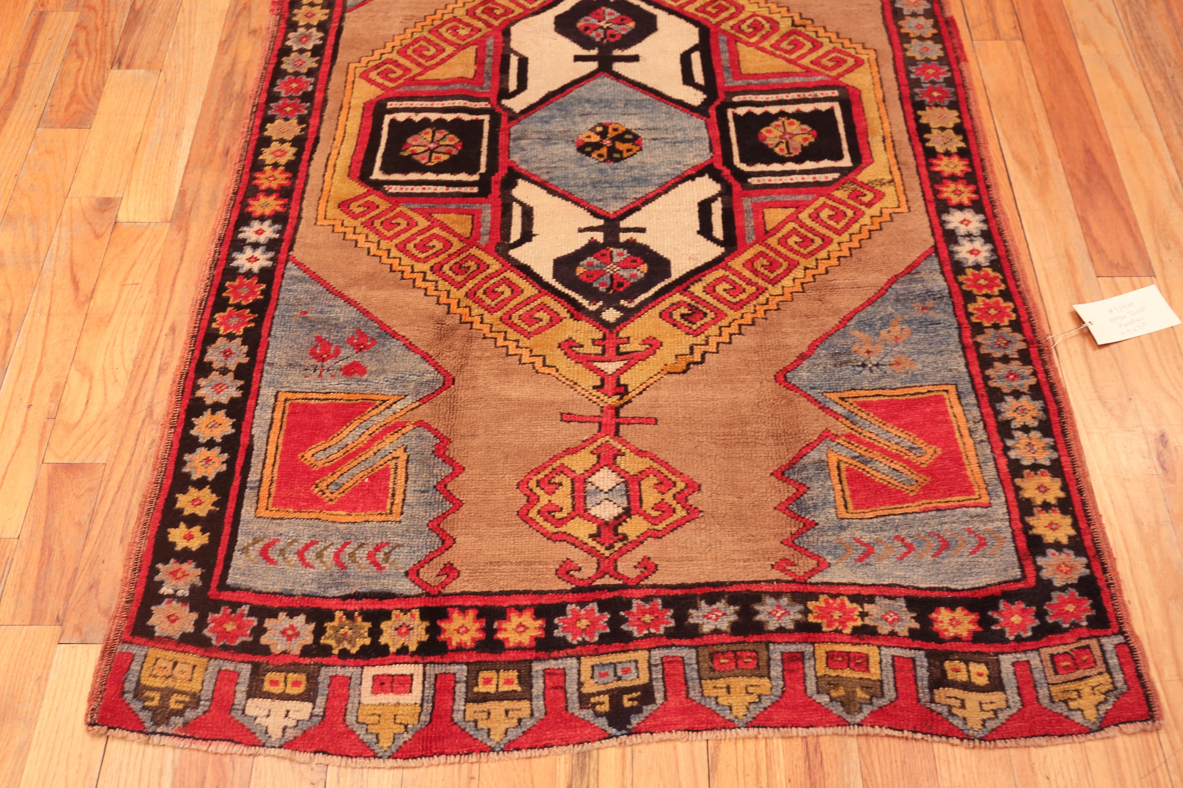 Nazmiyal Collection Antike Türkei Karapinar Teppich 3 ft 9 in x 5 ft 9 in (Wolle) im Angebot