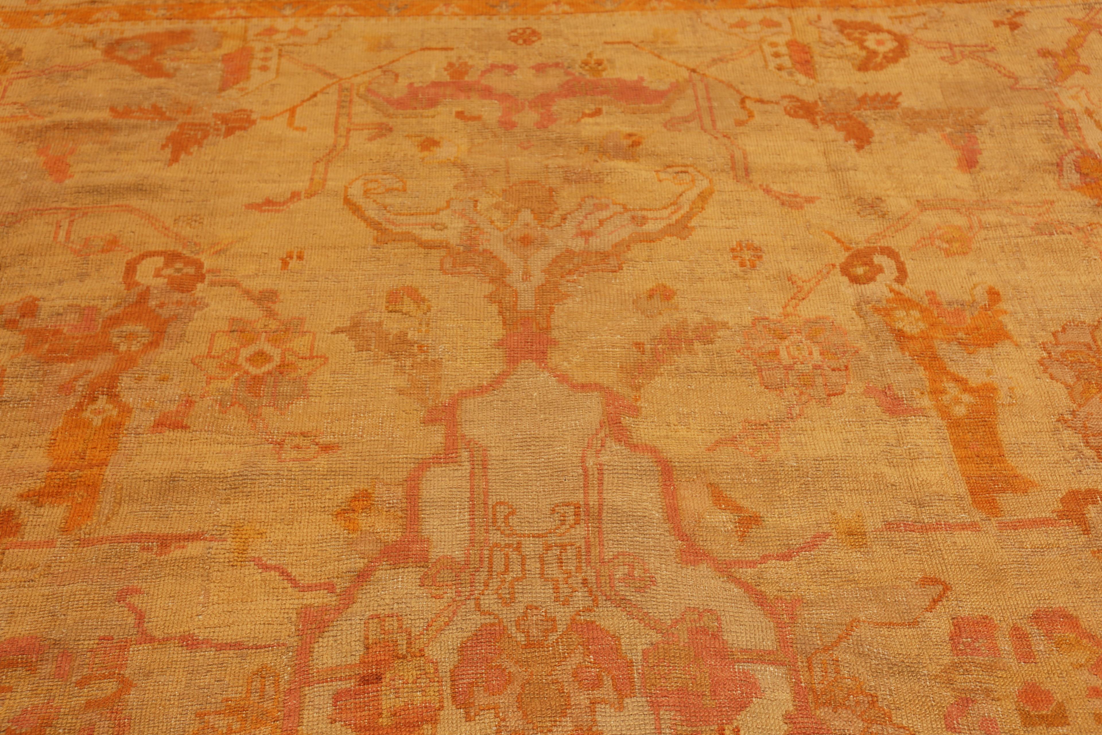 Tappeto Geometrico Oushak Turco Antico Collection'S In condizioni buone in vendita a New York, NY