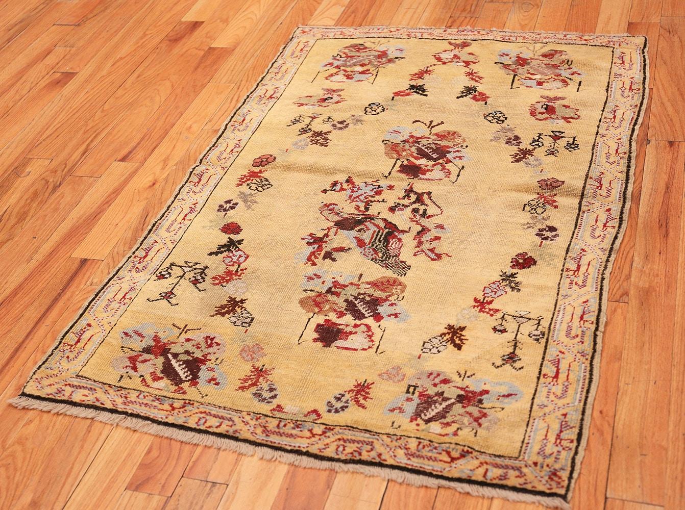 Small scatter size antique Turkish Ghiordes rug, country of origin: Turkey, date circa 1900. Size: 3 ft. 4 in x 5 ft. (1.02 m x 1.52 m)

This antique Oriental rug, is a happy and charming Turkish Ghiordes rug. This small size scatter rug is
