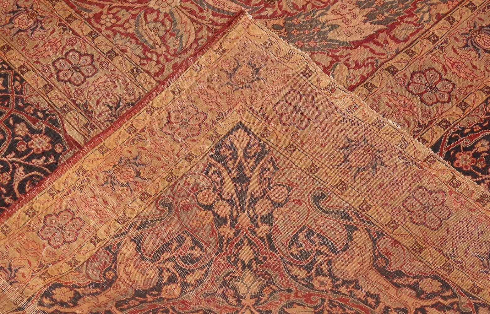 Nazmiyal Collection Antike türkische Hereke Teppich 9 ft 9 in x 13 ft 1 in im Zustand „Gut“ im Angebot in New York, NY