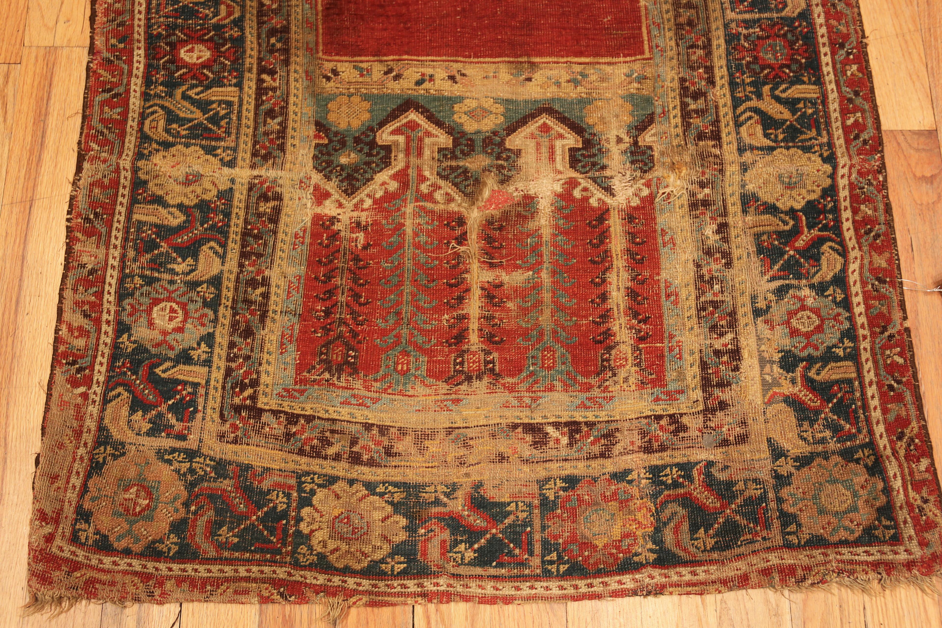 Antique Turkish Ladik Prayer Rug. 3 ft 3 in x 5 ft 8 in In Good Condition For Sale In New York, NY