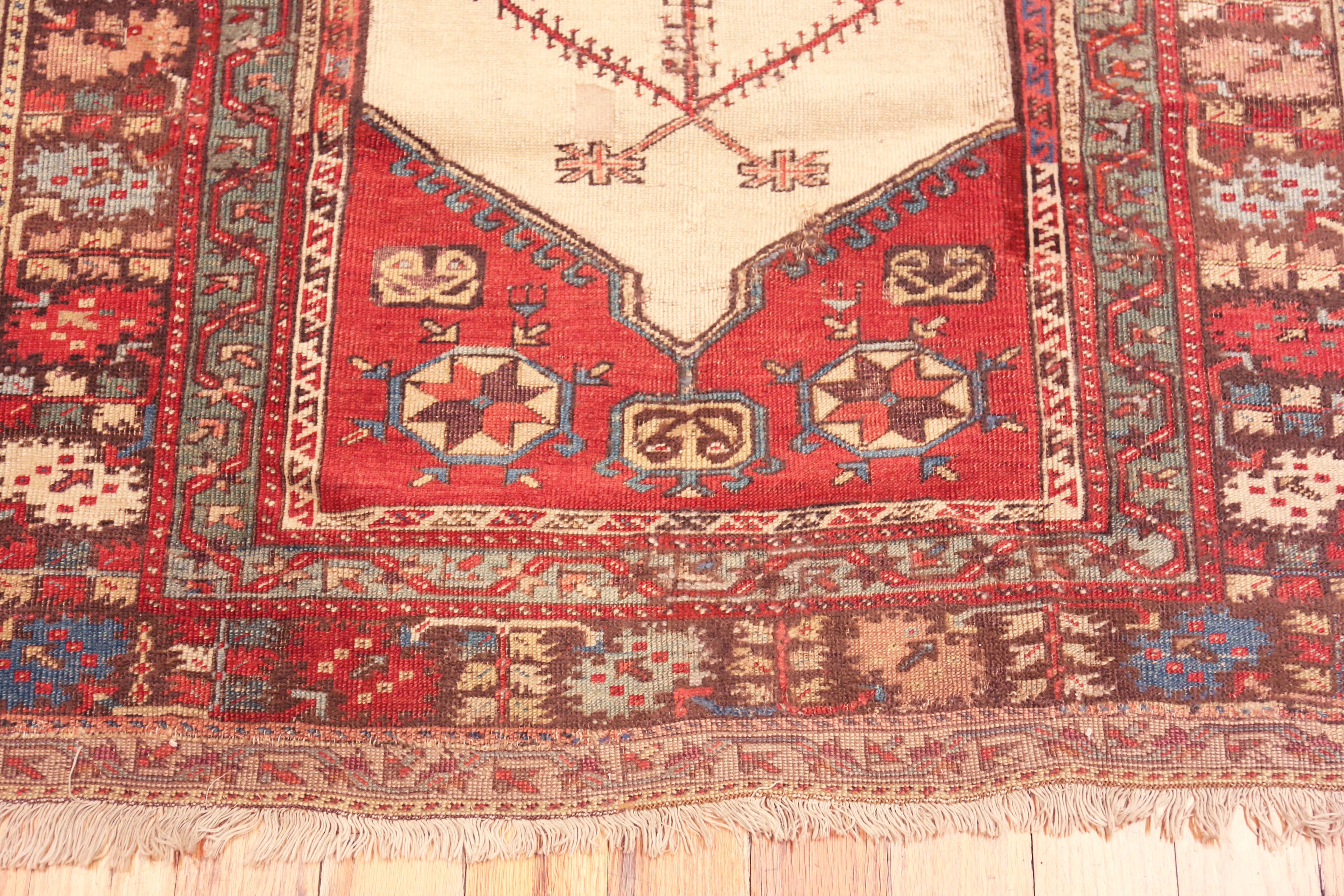 Nazmiyal Collection Antike türkische Ladik Gebetsteppich 3 ft 6 in x 5 ft 2 in im Angebot 2