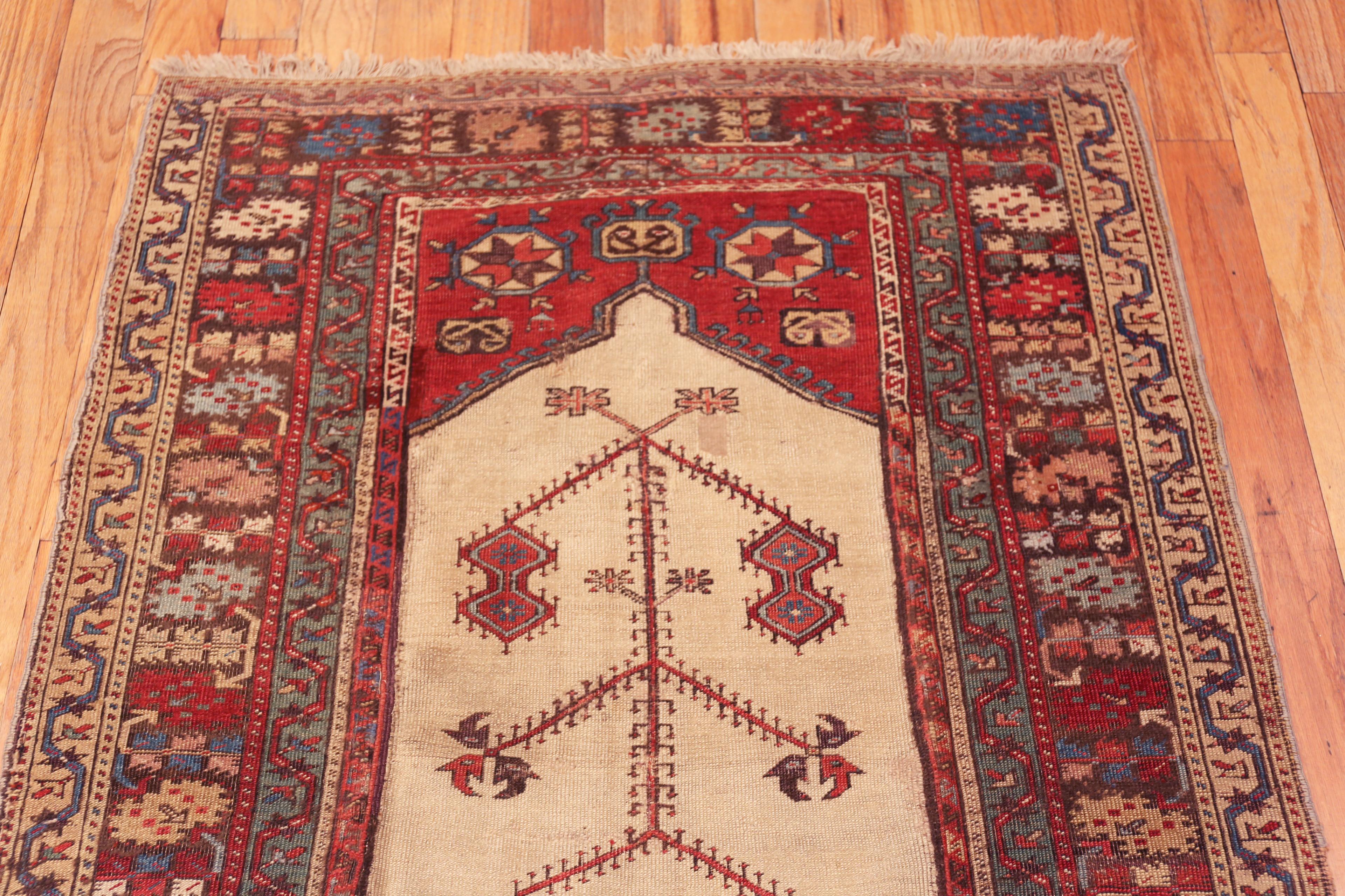 Nazmiyal Collection Antike türkische Ladik Gebetsteppich 3 ft 6 in x 5 ft 2 in (Türkisch) im Angebot