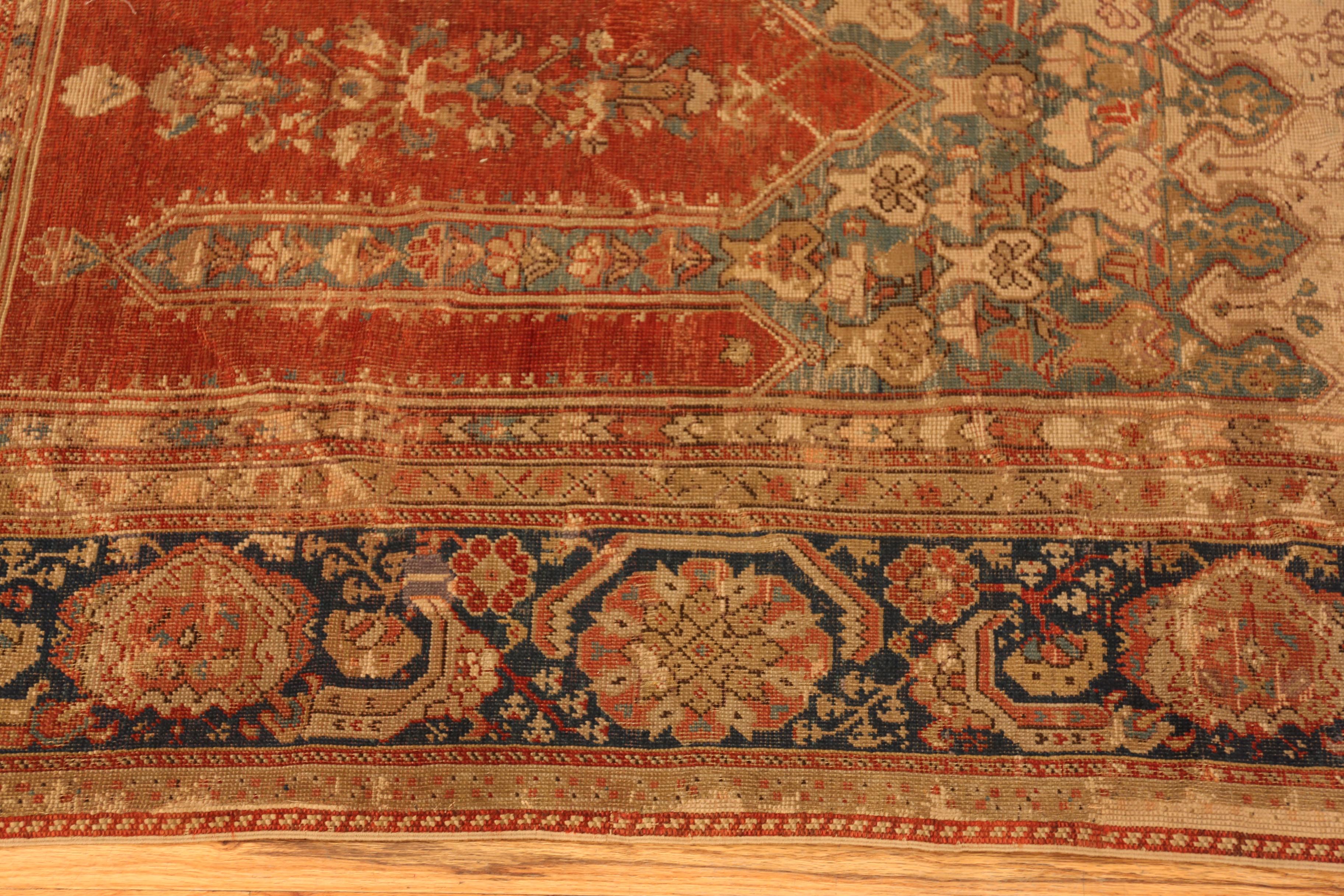 Nazmiyal Collection Antike türkische Ladik Gebetsteppich 4 ft x 5 ft 5 in (Stammeskunst) im Angebot